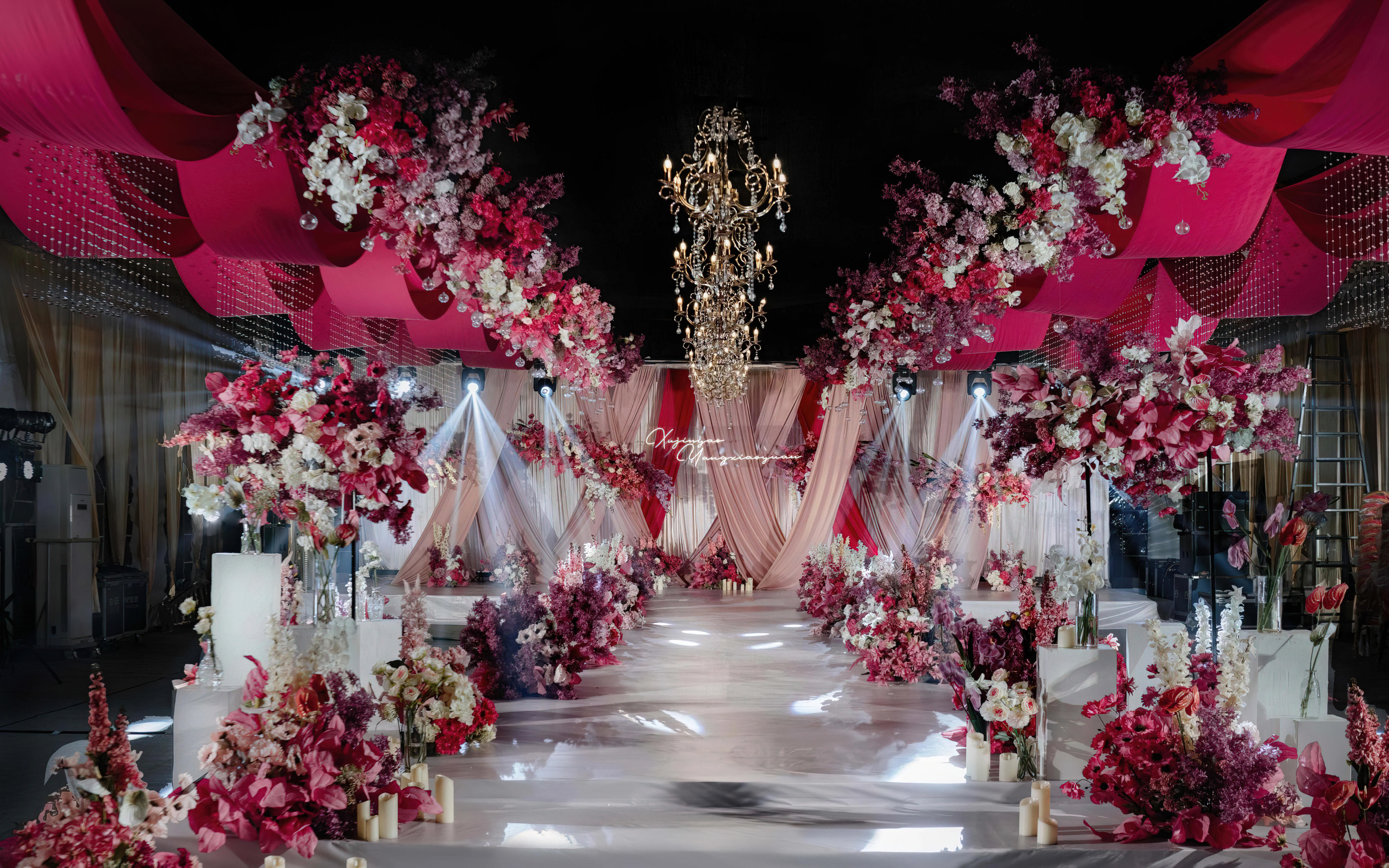 蓬房婚礼承载浪漫仪式