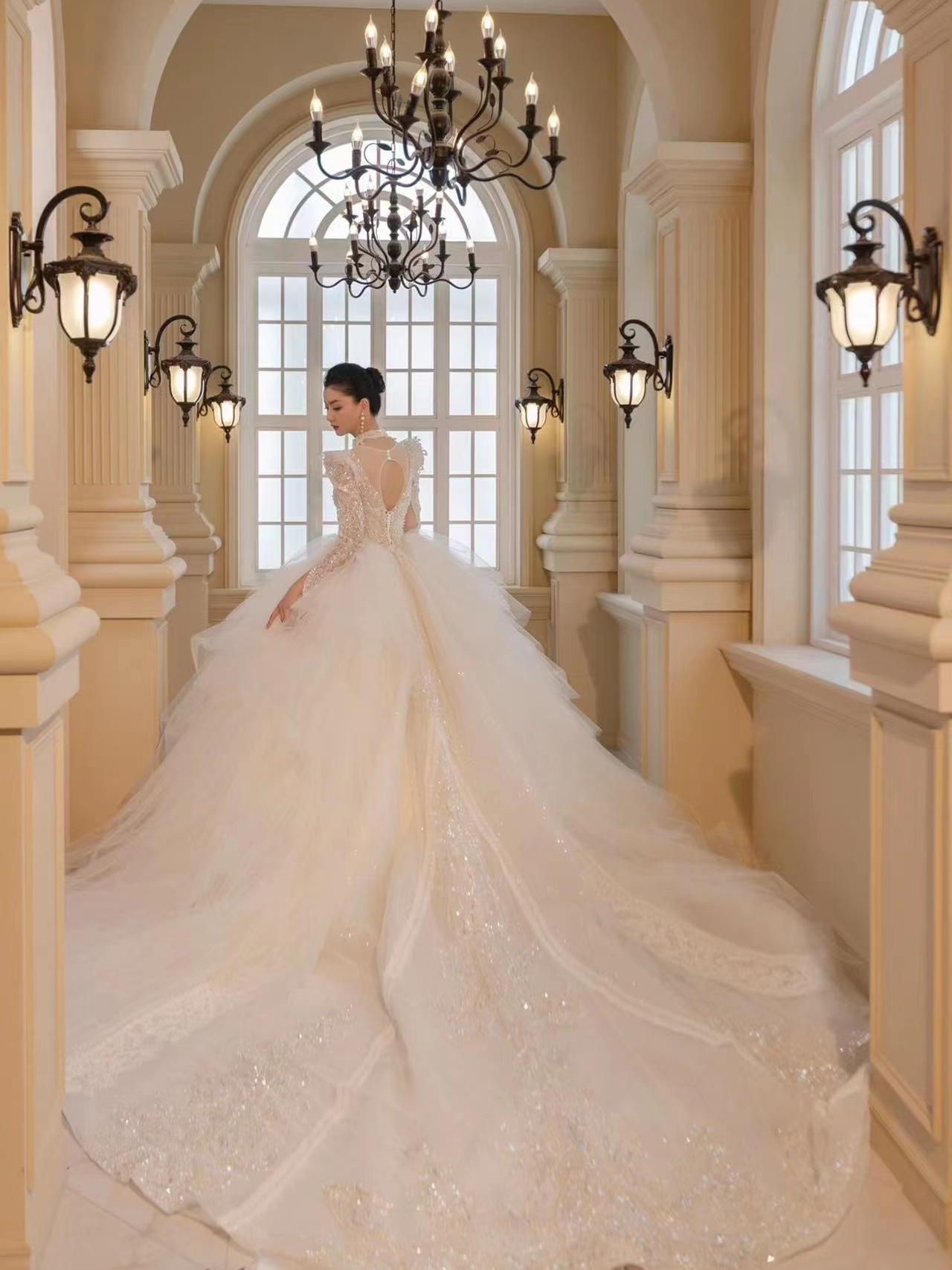 轻奢大拖尾婚纱