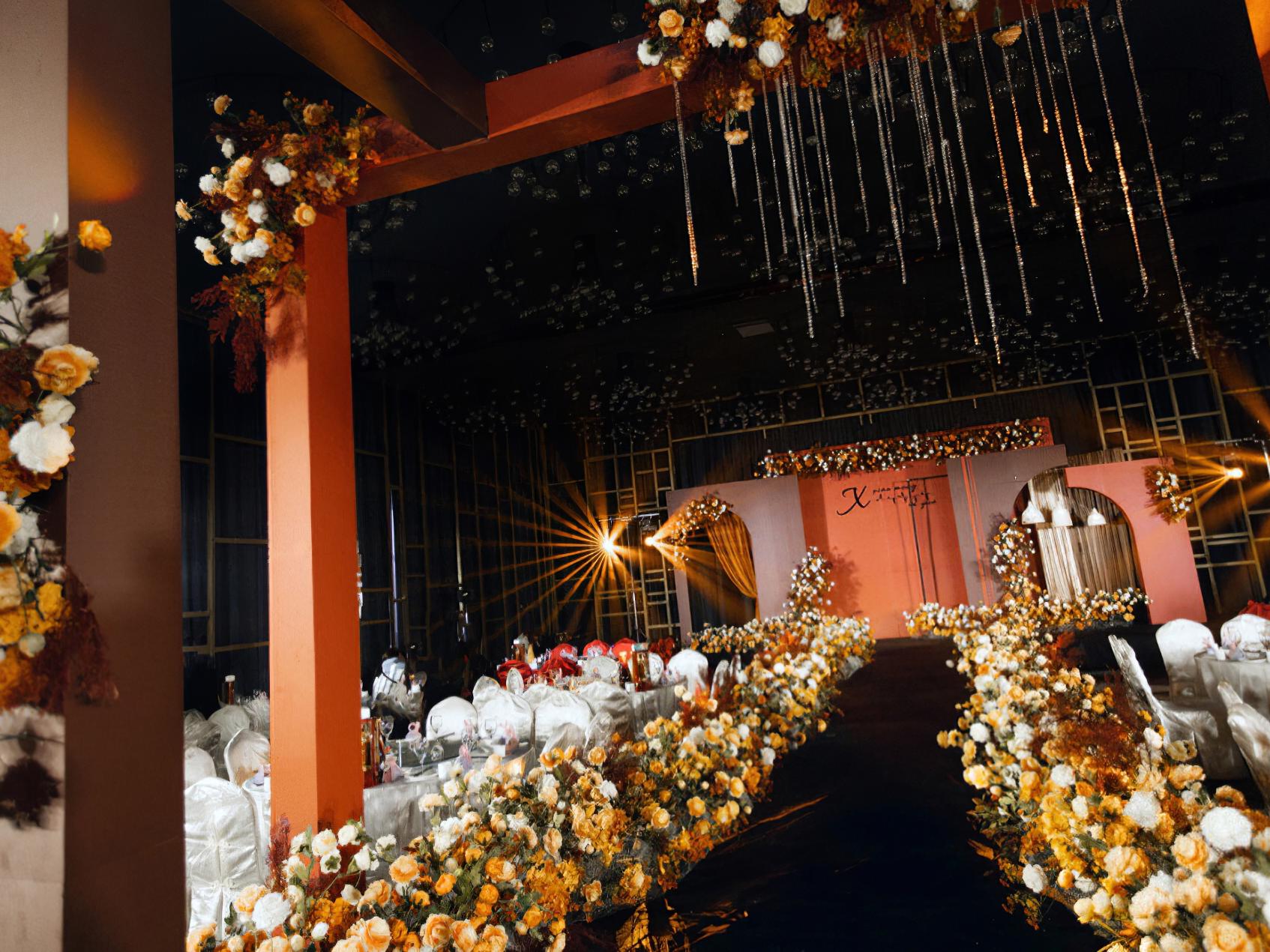 格林婚礼流行简约撞色风婚礼