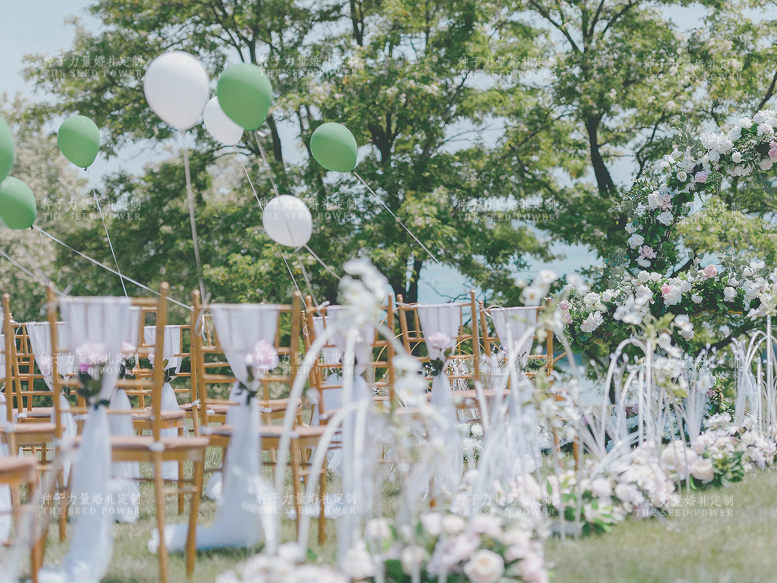 白绿清新自然唯美线条风户外婚礼