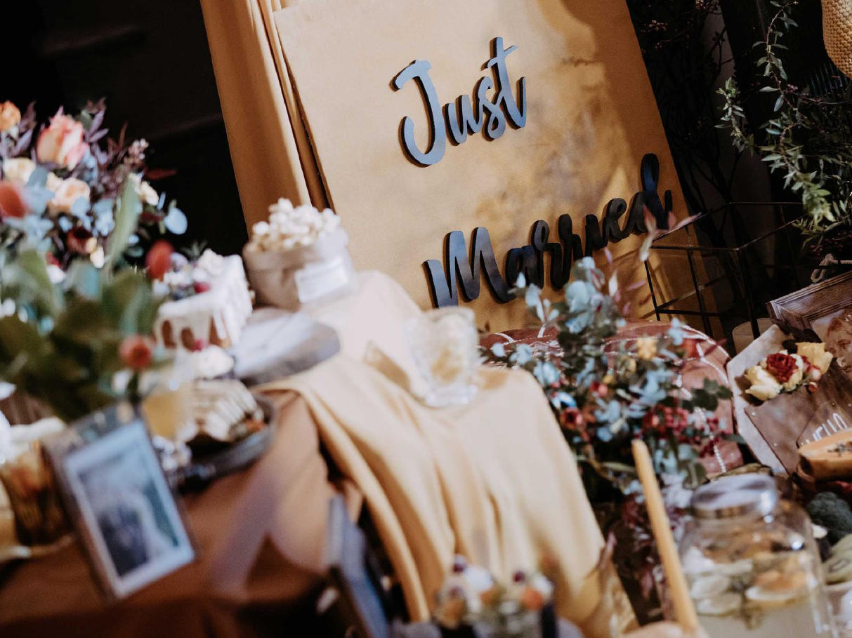 棕色小众气质高级复古婚礼