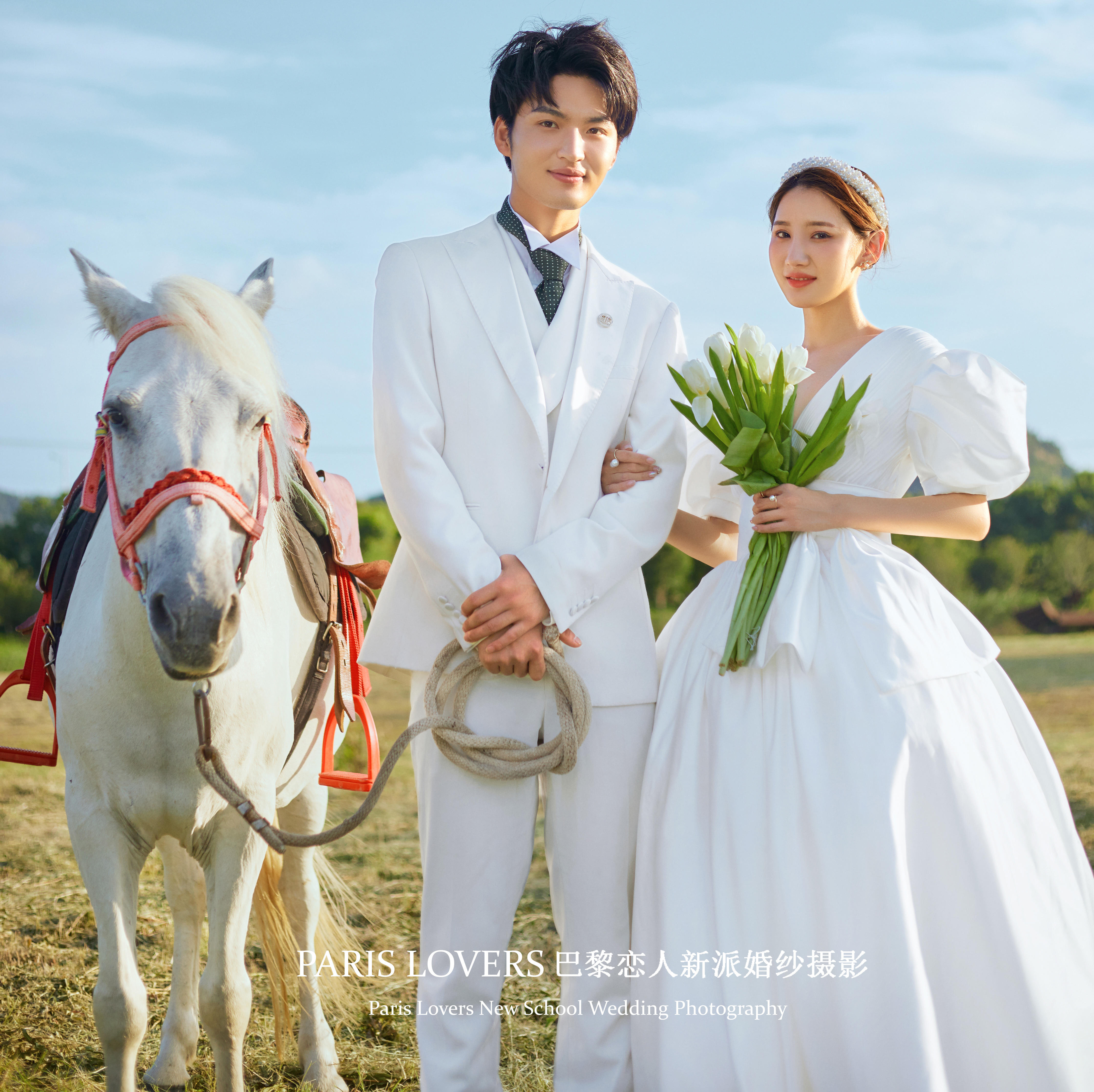 草坪也能拍出的电影风婚纱照