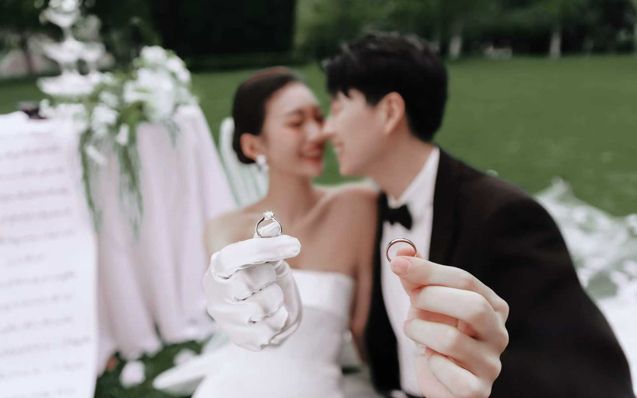 草坪系列婚纱照00后婚纱照必拍系列