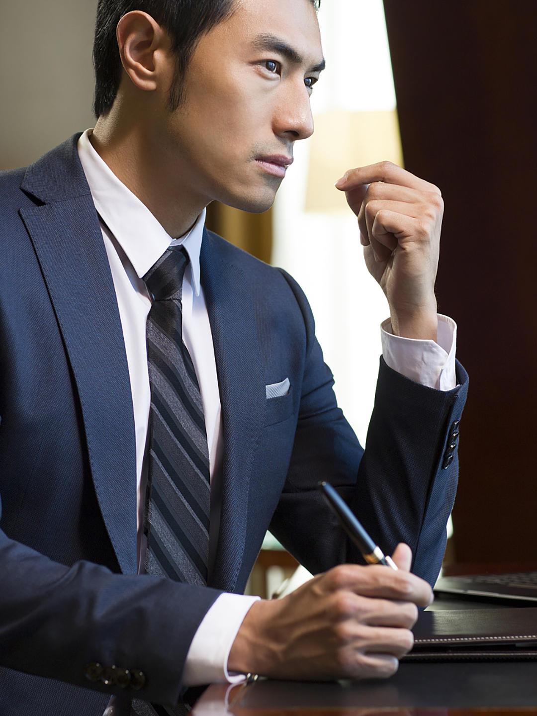 精致高贵男士宴会婚礼四件套西服/西裤/领带/口袋