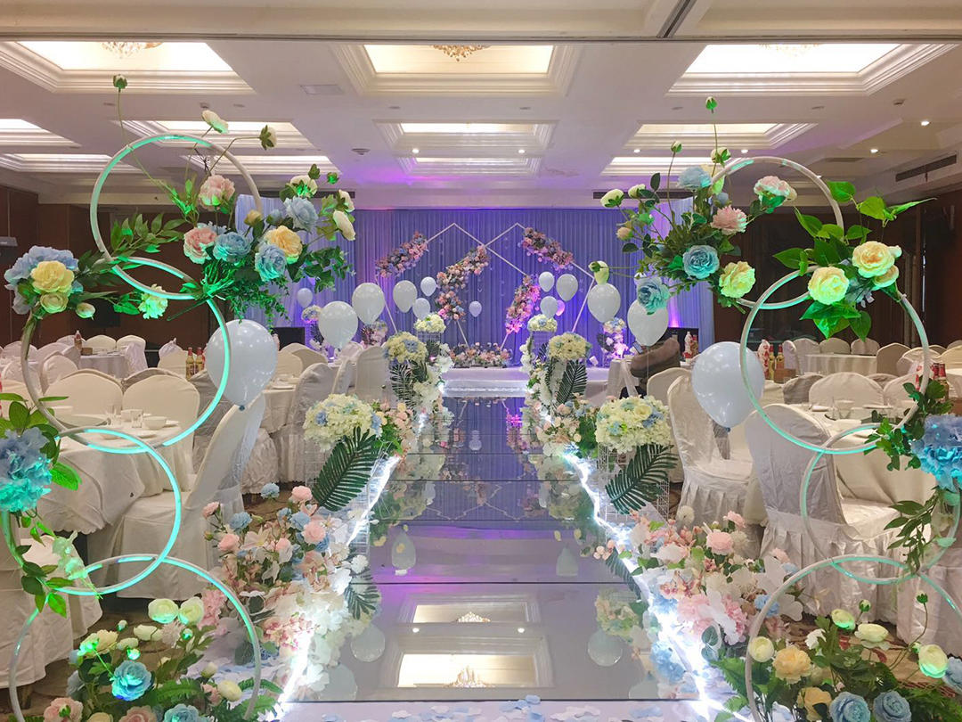 90后喜爱婚礼包干价花车装饰