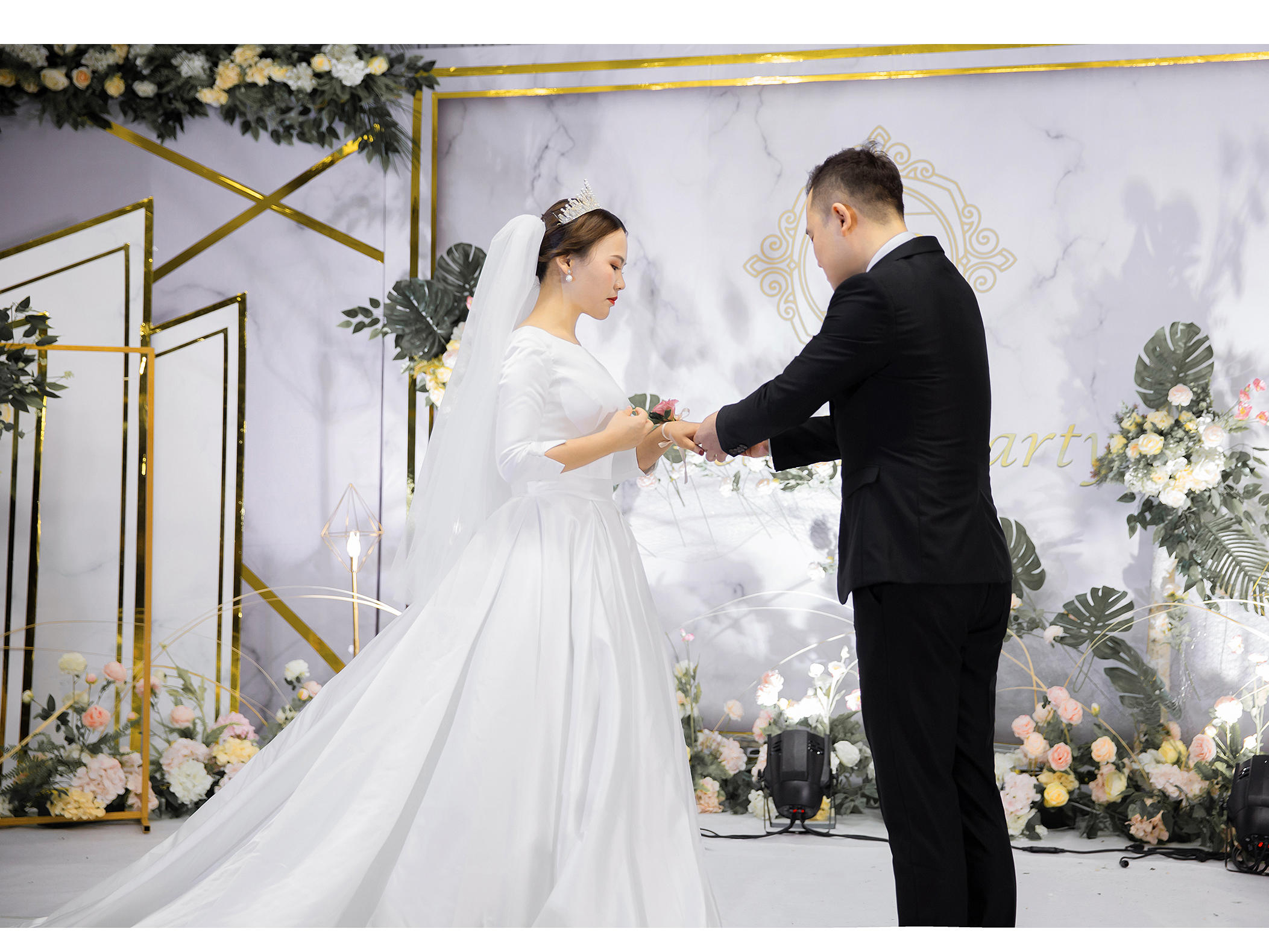 小预算 高性价比 简约时尚婚礼送灯光套系