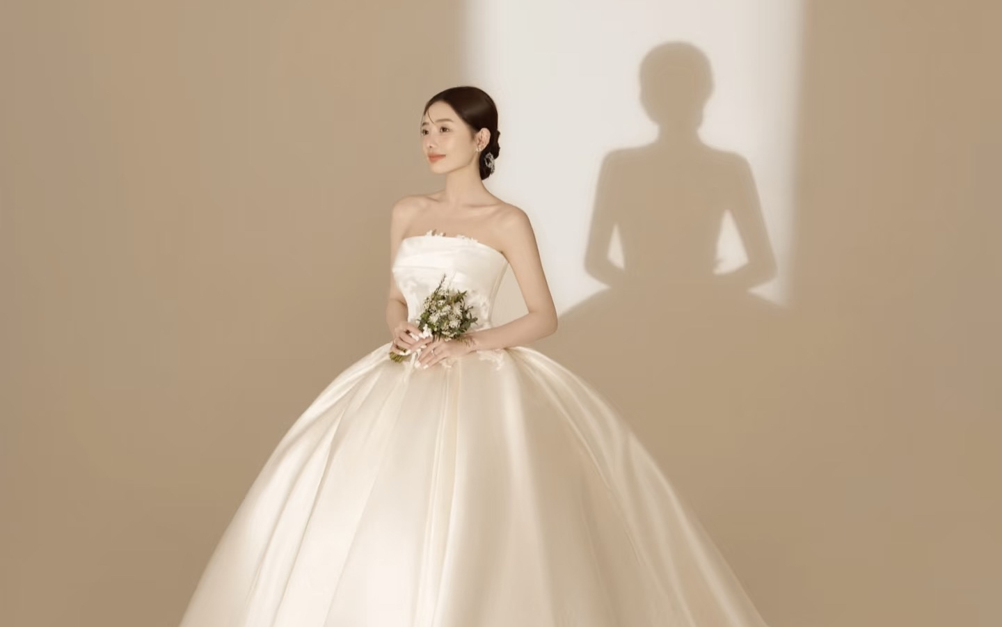 超出片的光影主纱婚纱照