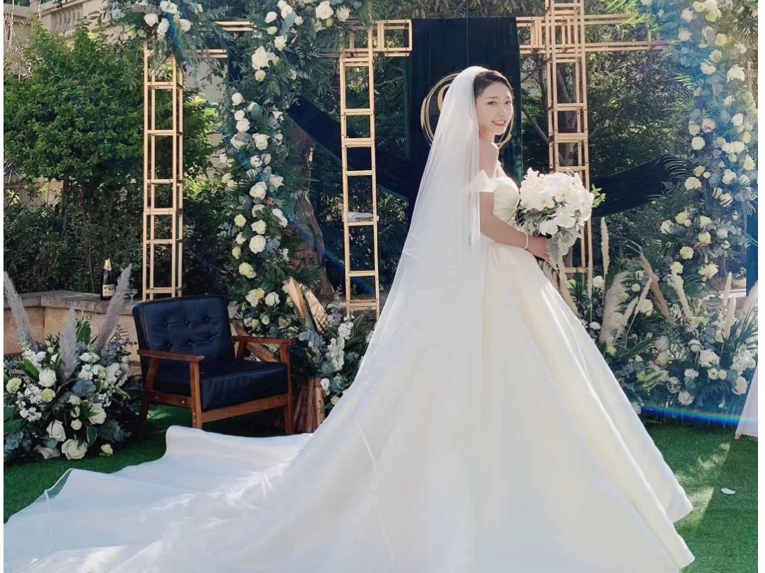 【榜单热销】资深档全天跟妆定制造型+送亲友装