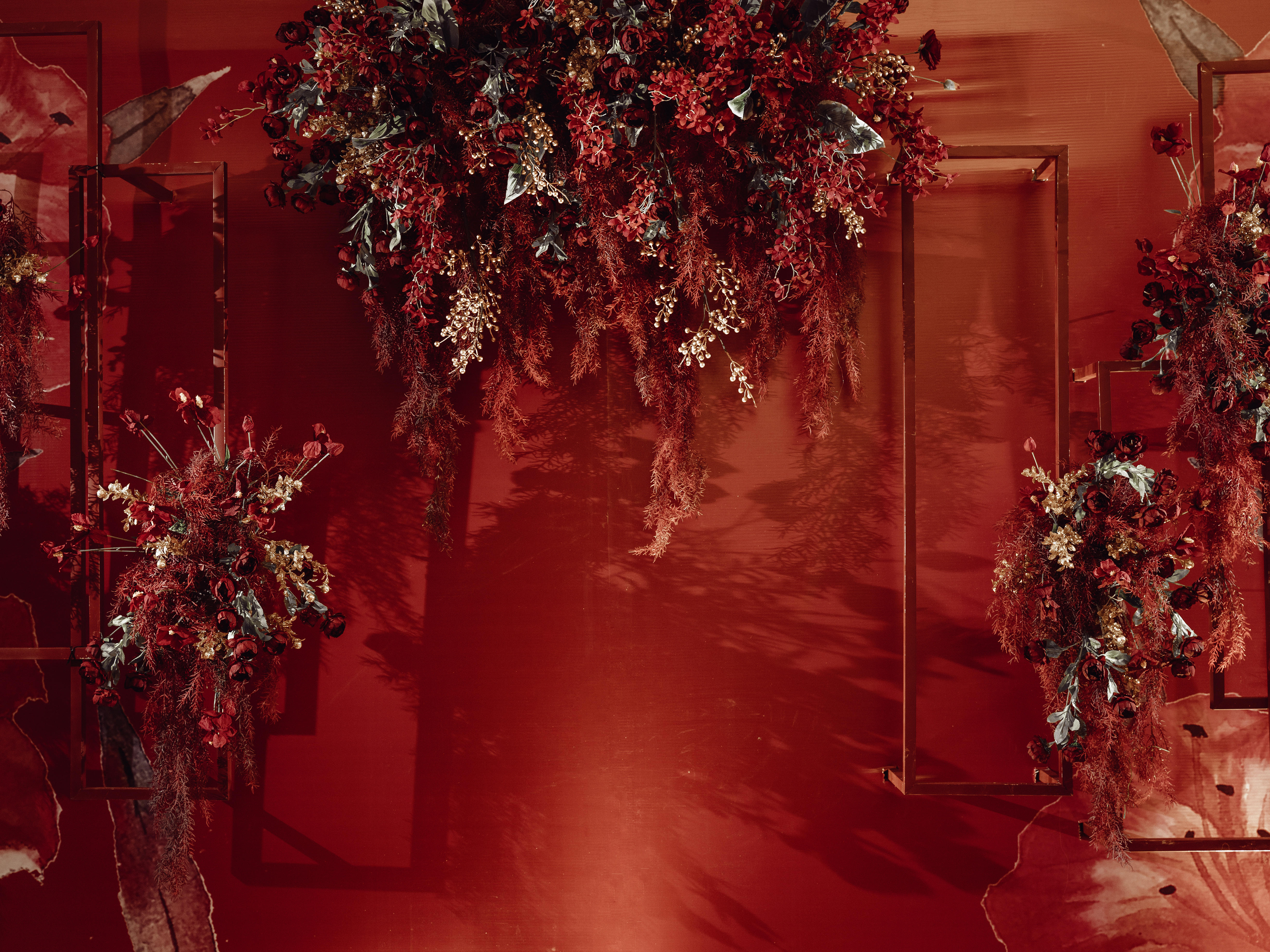 怦然心动丨酒红色+绿色撞色婚礼 高级感