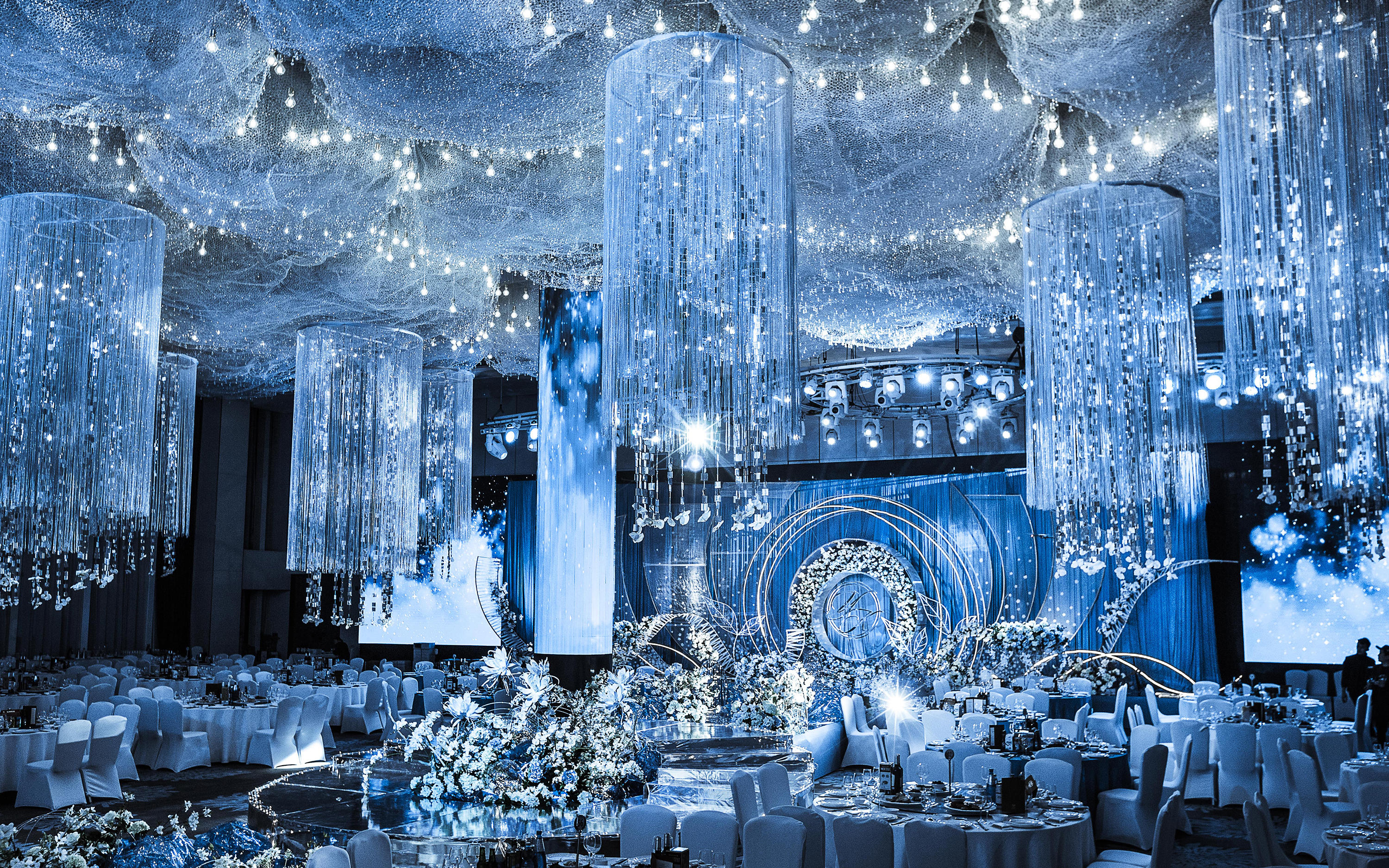 冷色调蓝色简欧风格婚礼布置