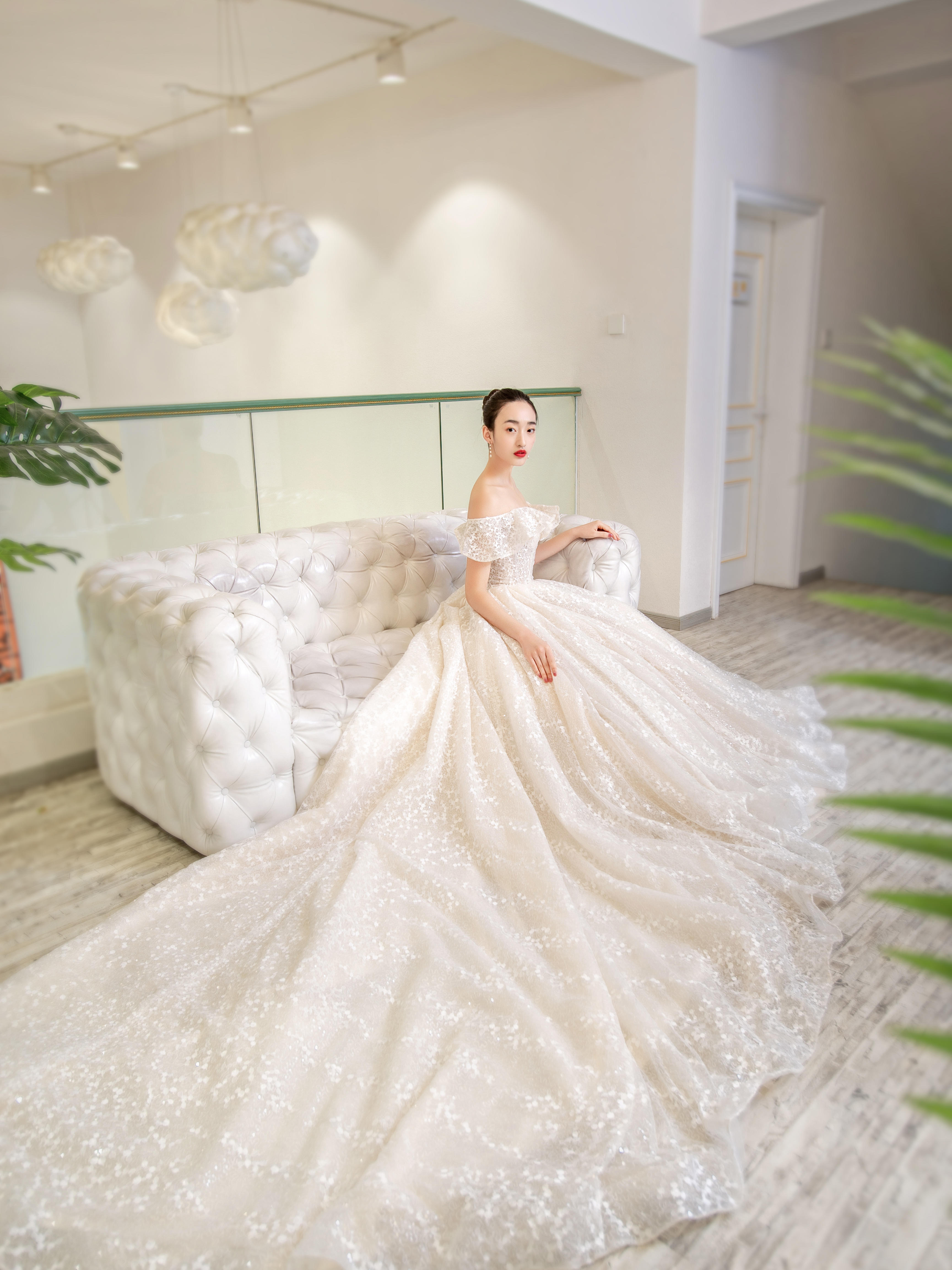 【特惠套餐】精品婚纱+秀禾