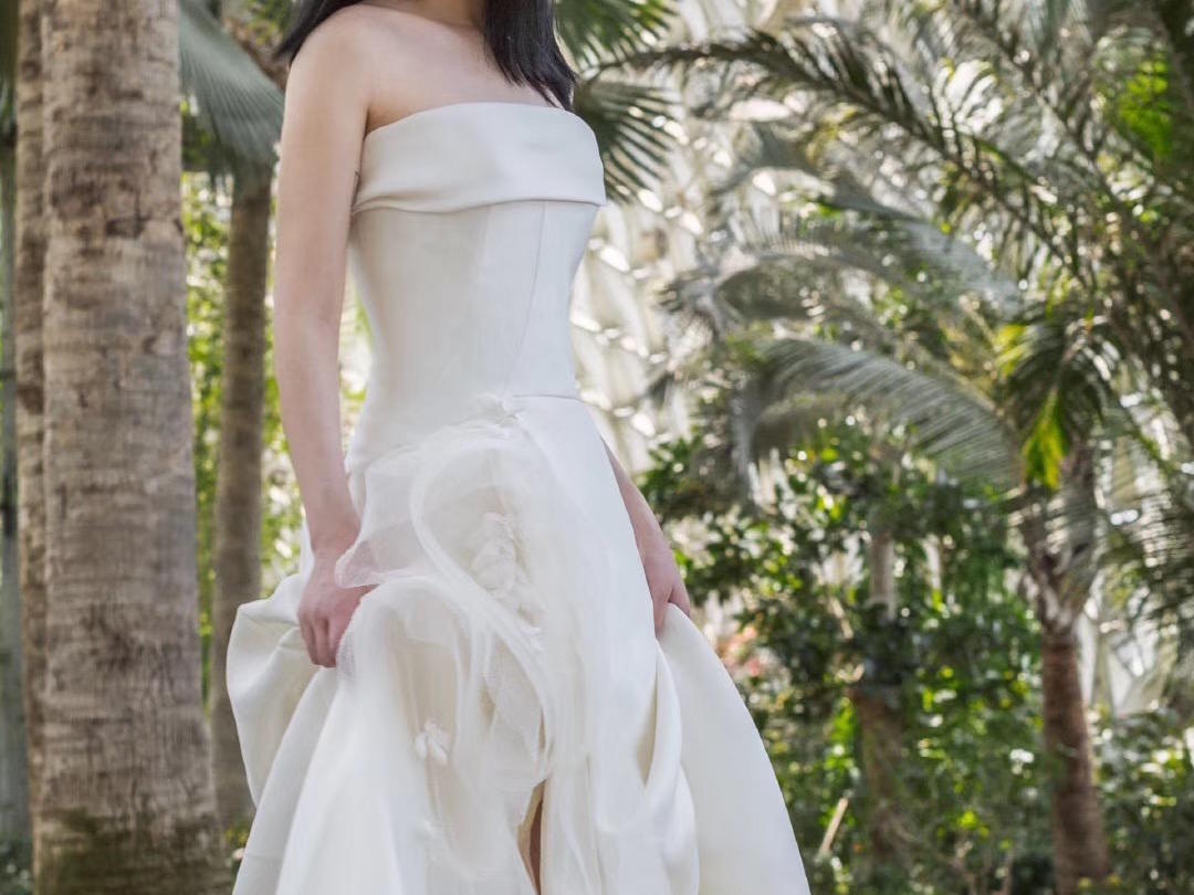 ［新款预热］OL风大气简约抹胸齐地纱送旅行箱