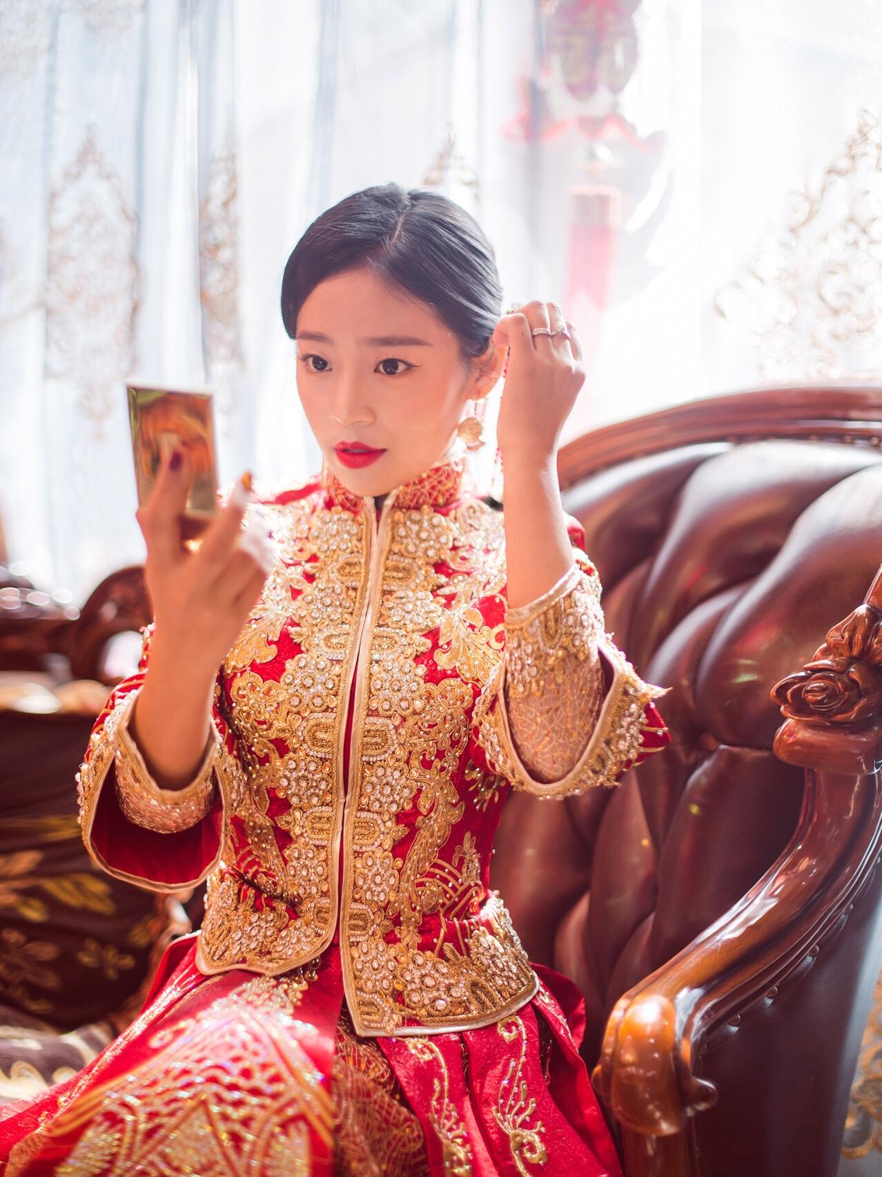 中式婚服+凤冠霞帔高级妆面造型