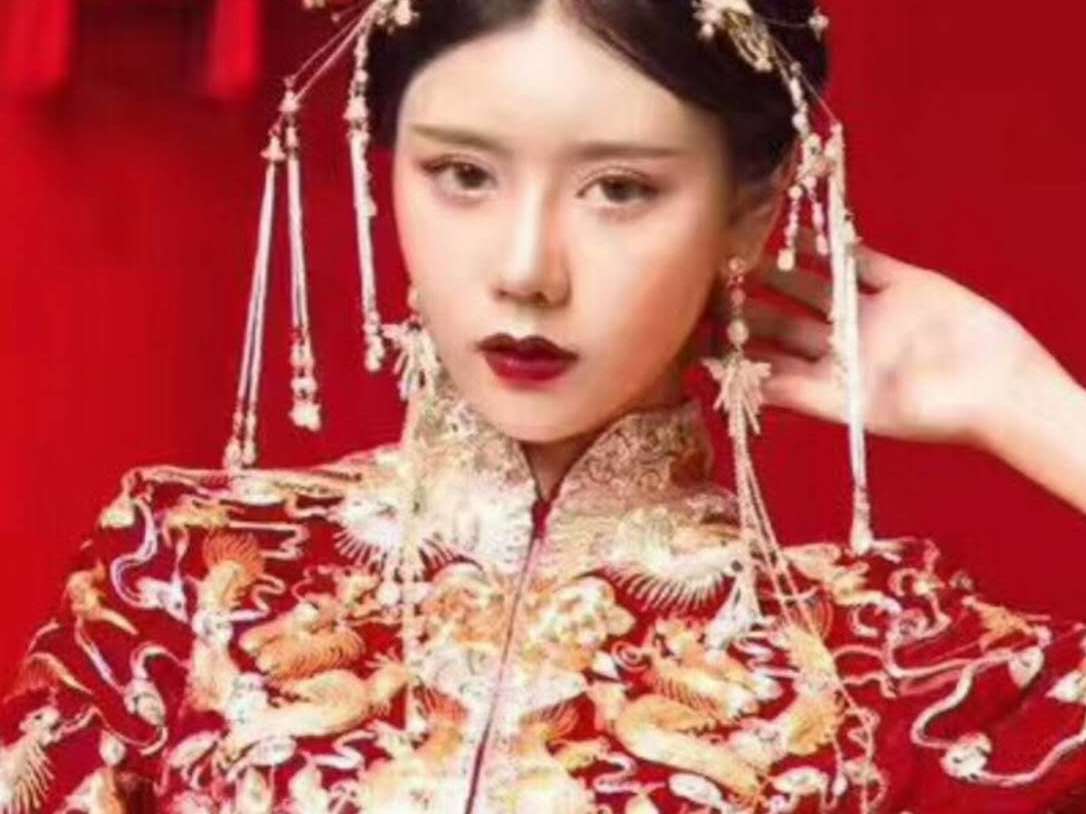 手工刺绣龙凤褂－－时尚　精美