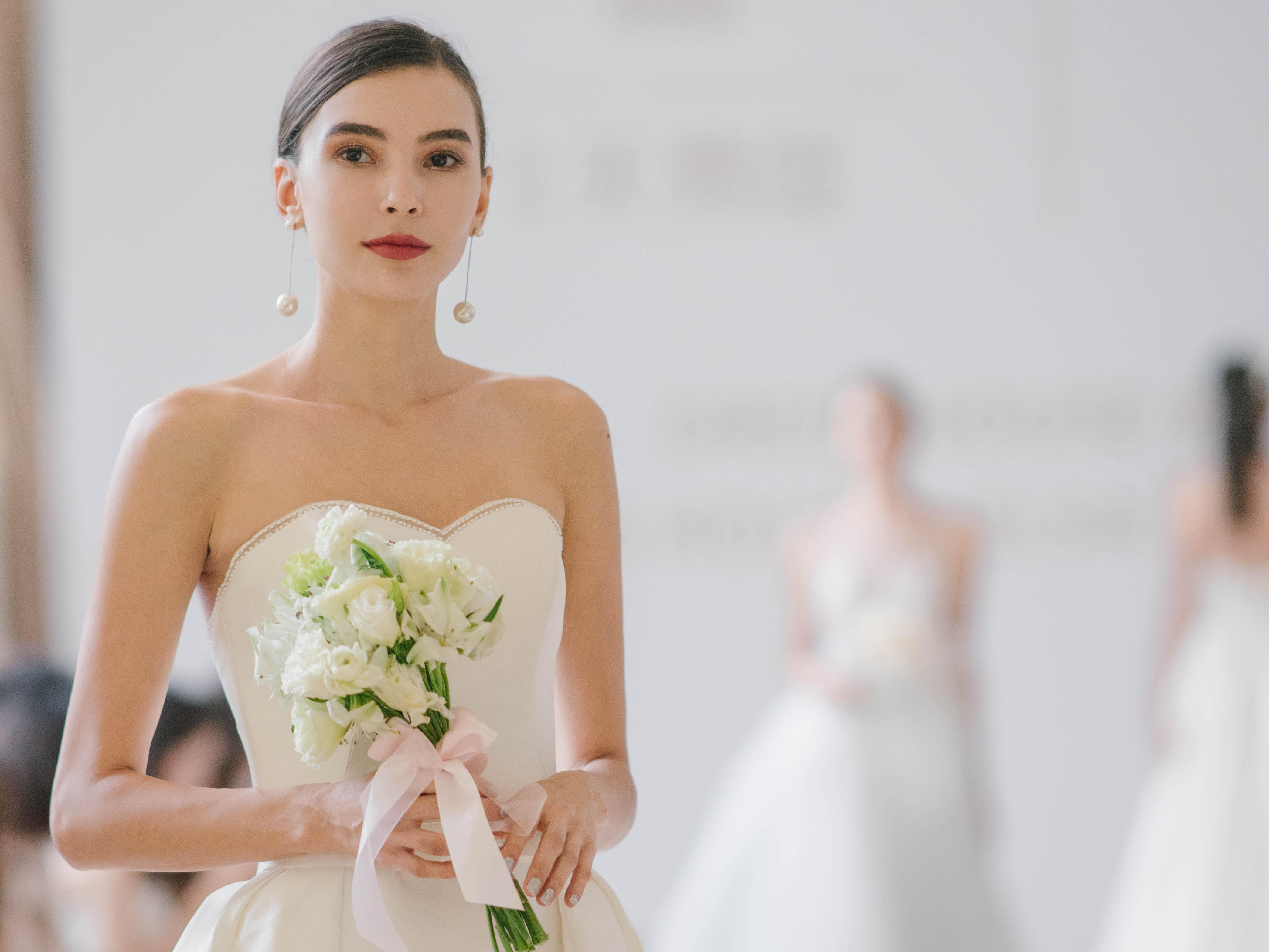 【经典精选】婚礼四件套租赁 婚纱礼服中式妈妈装
