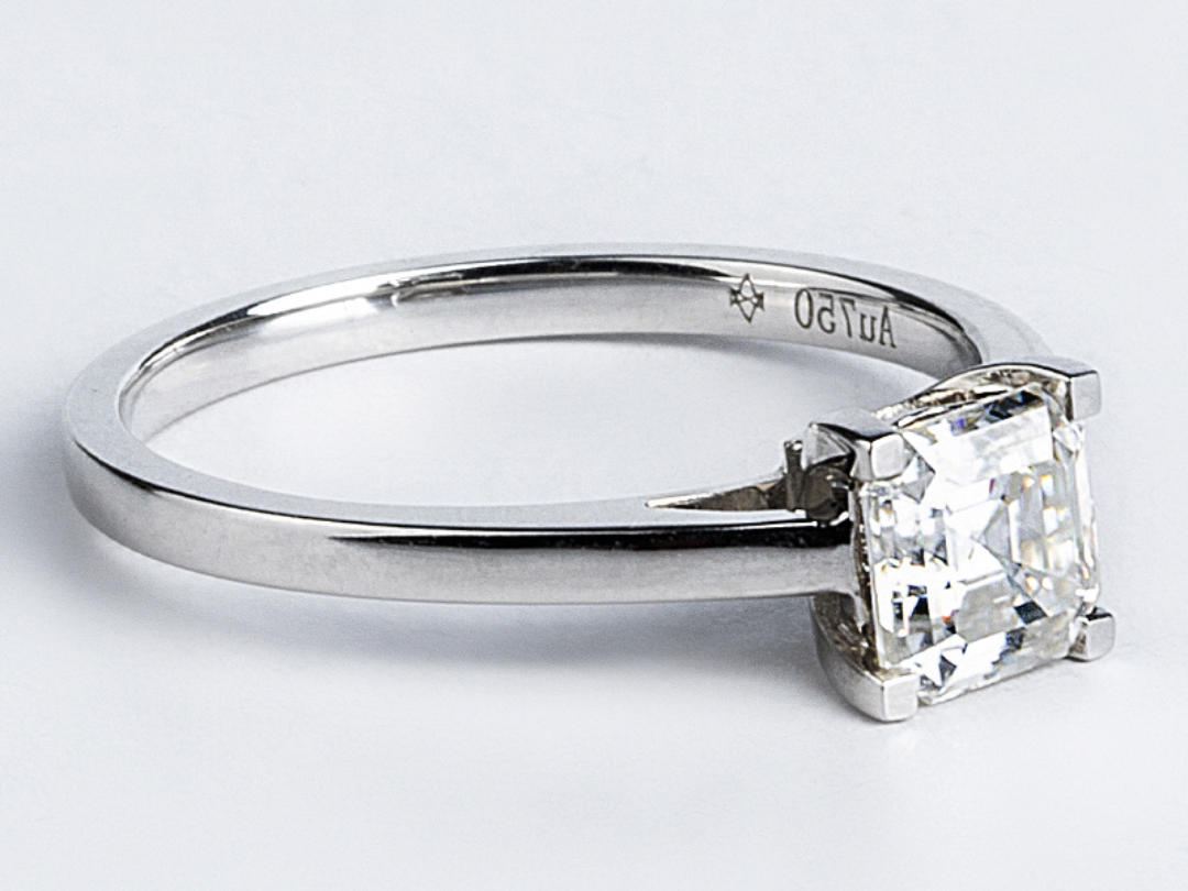 冰糖戒托 婚戒定制 简约清新款 祖母绿钻戒定制