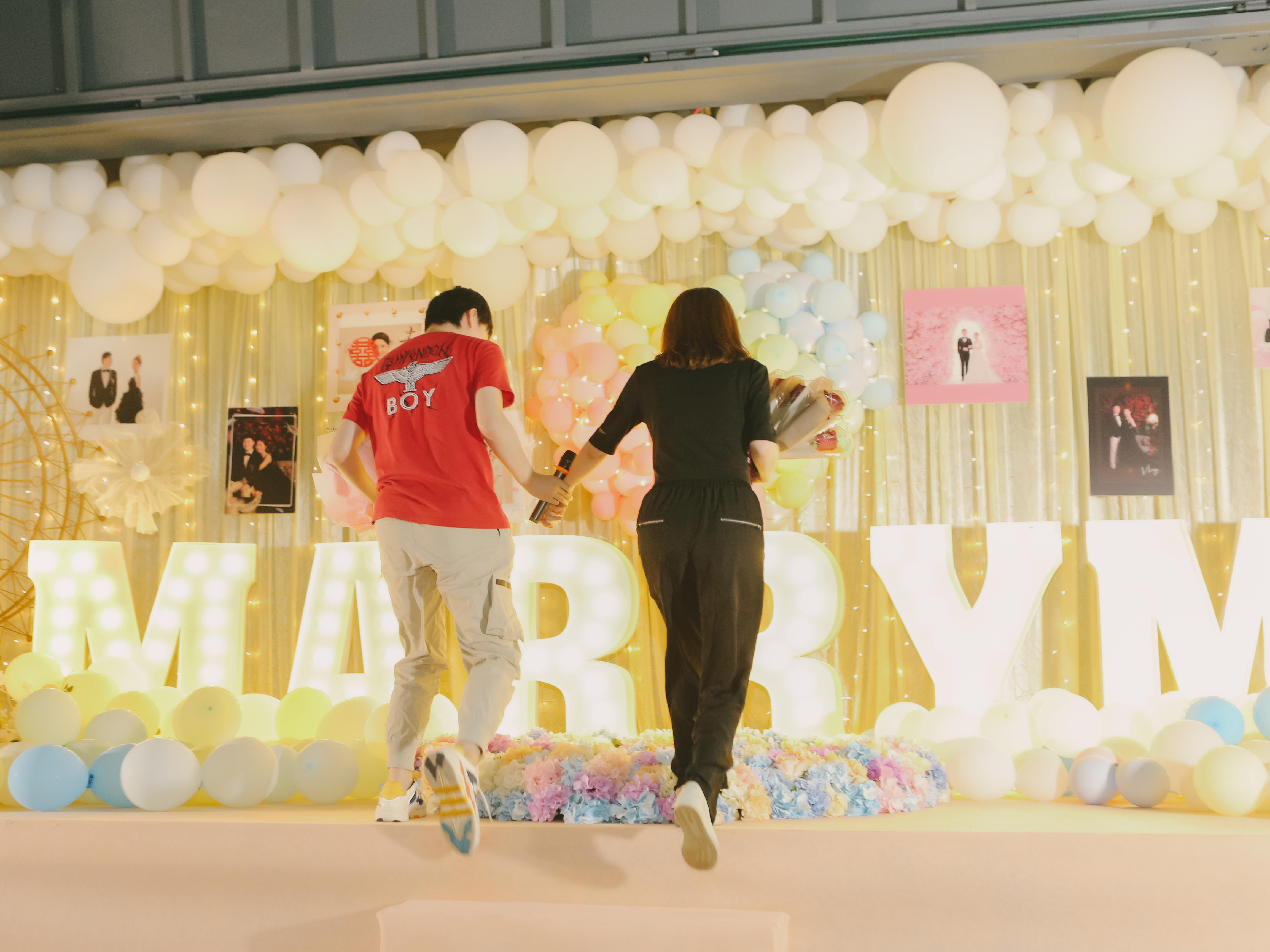 您男朋友给您点的专属外卖到了、麻烦您下楼取一下