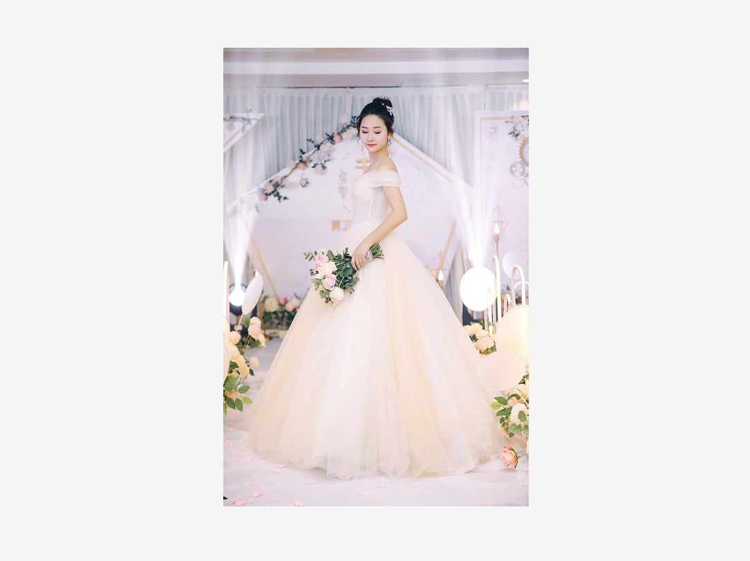 #澳芙婚纱一周年  店庆活动来袭#