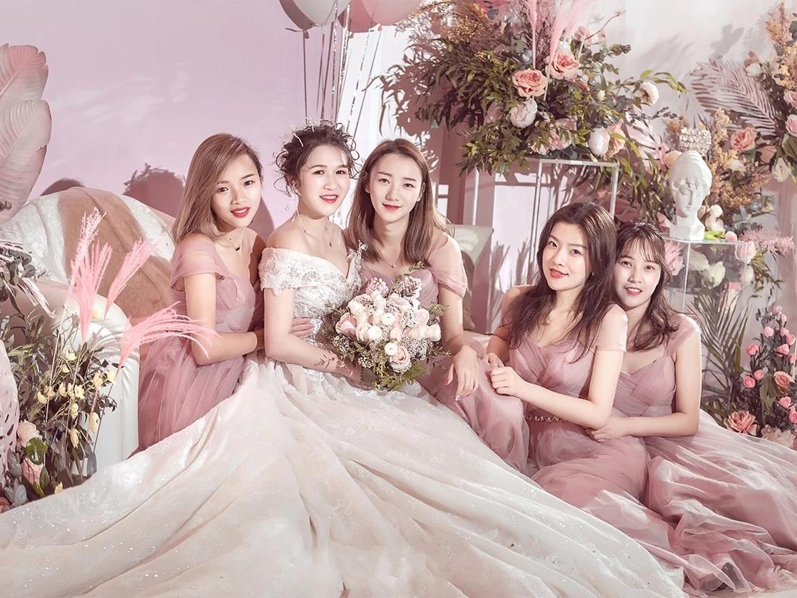 【玖玖新娘】婚纱礼服7件套+全程跟妆