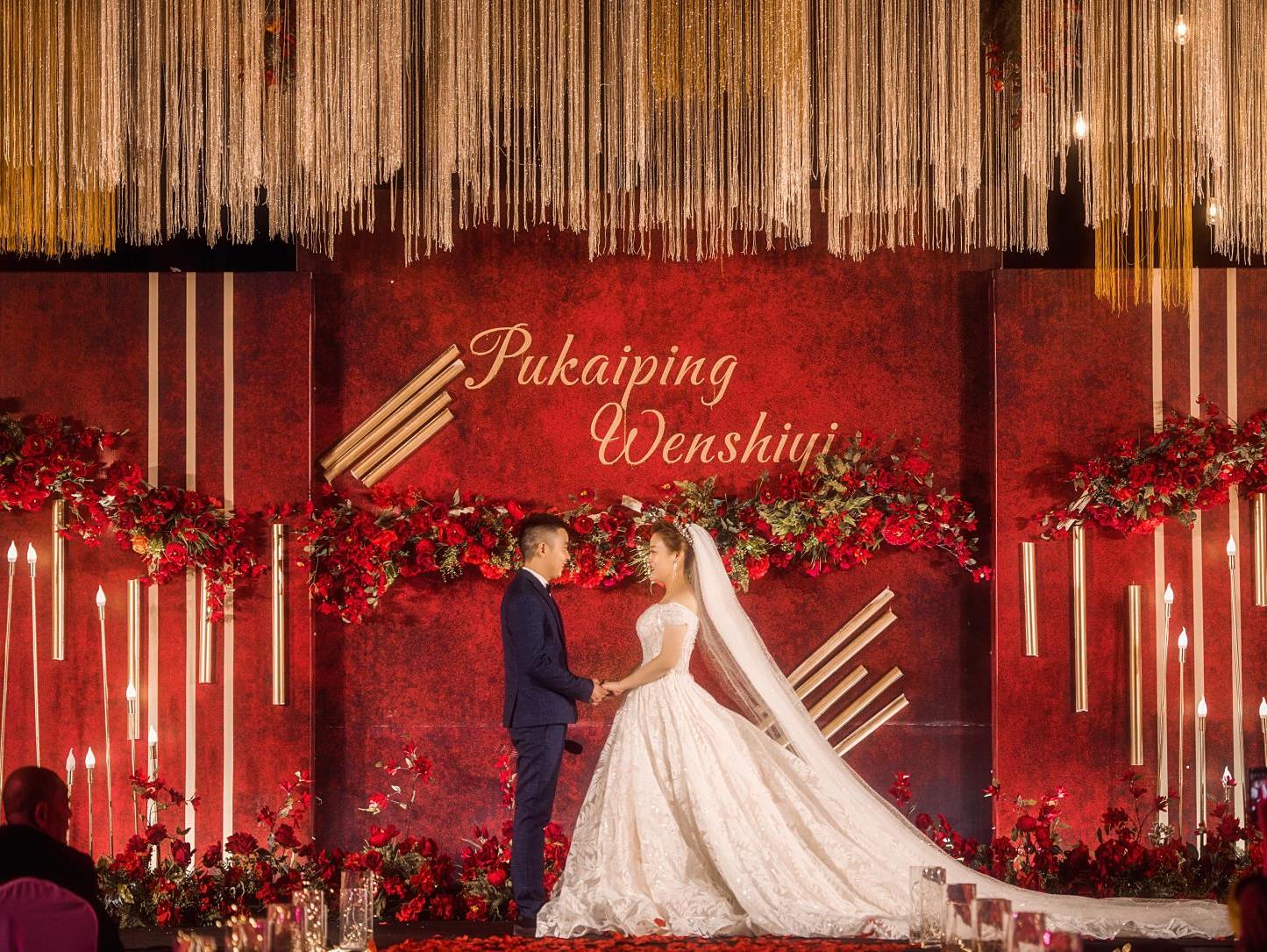 神秘的感觉，热情却不张扬—红 黑  金经典搭配