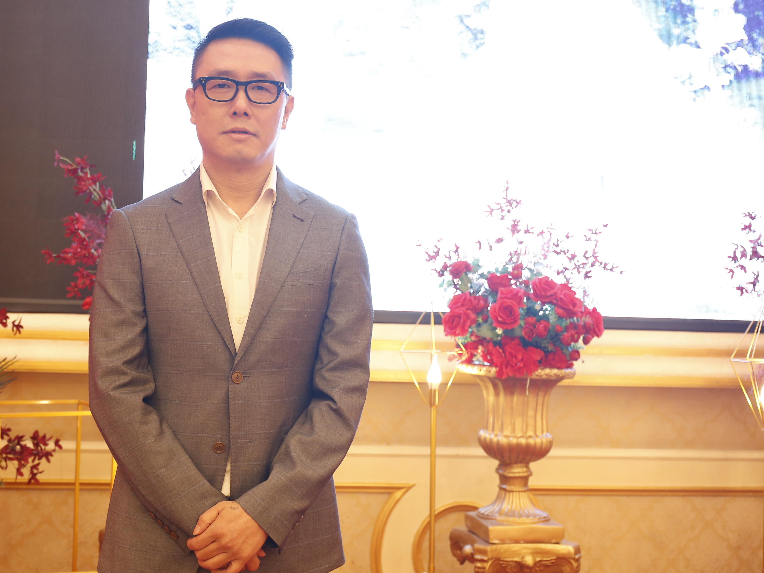 学院派司仪 简约轻松主持风格  讲述型