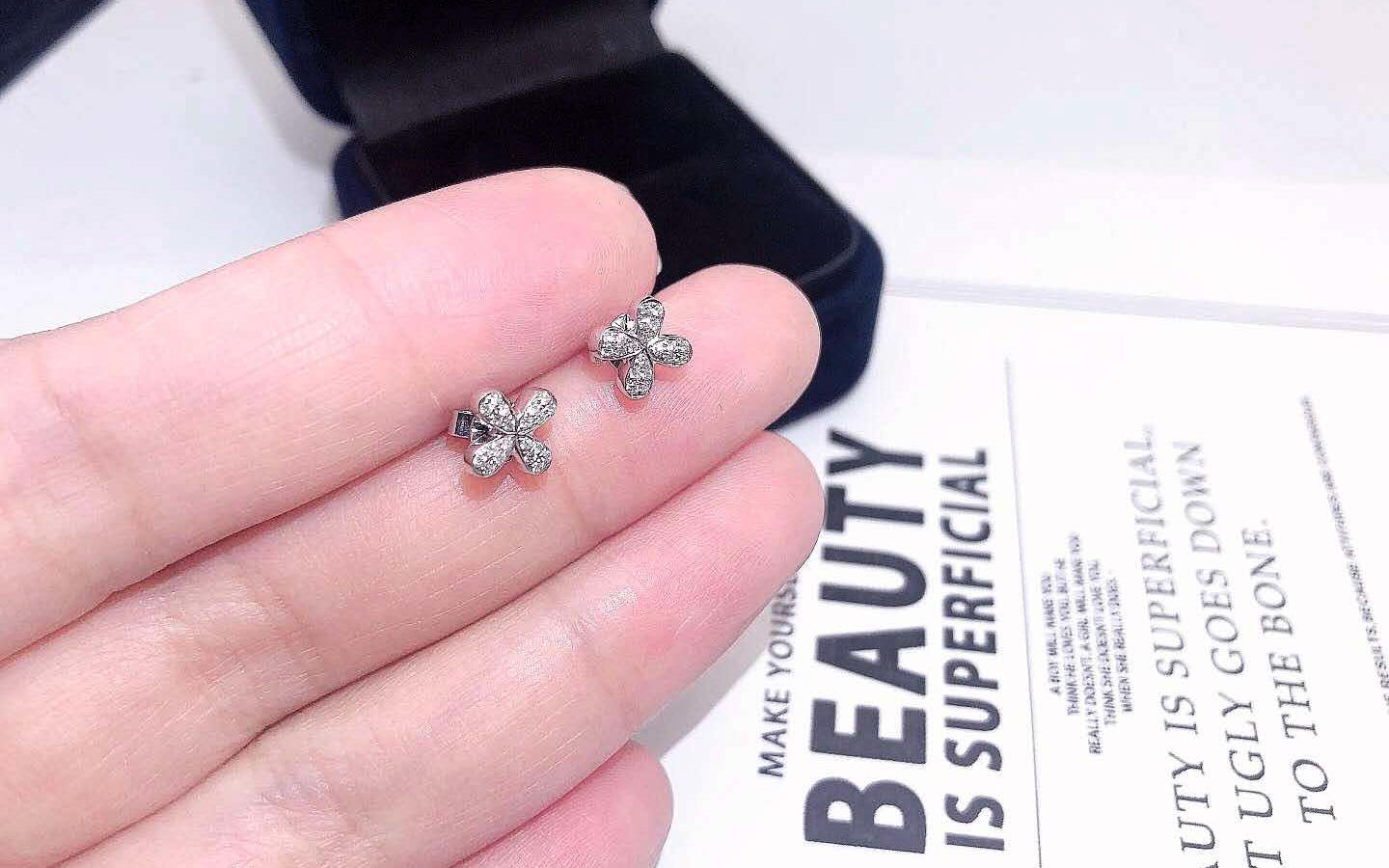 人气推荐款『四叶草』18K金钻石耳钉