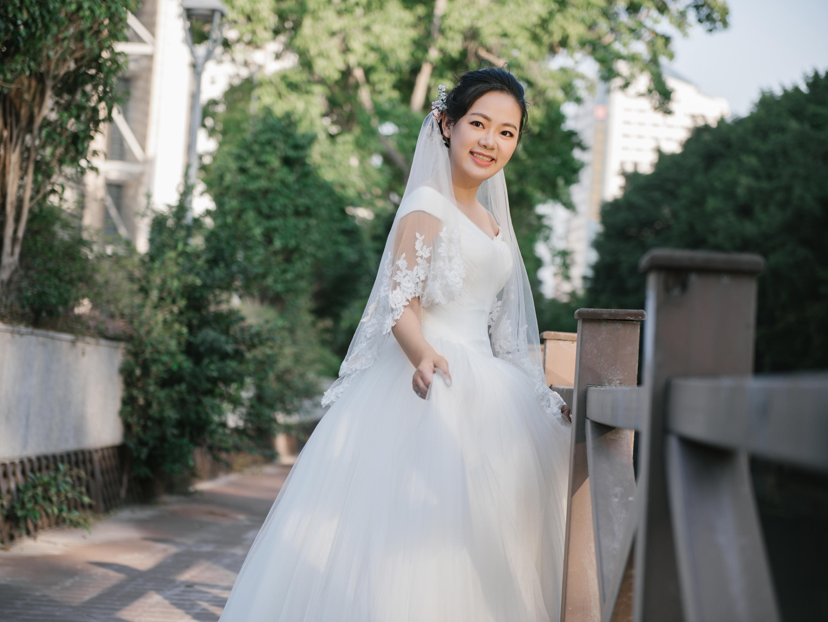 【Ever特惠】婚纱三件套+高级化妆师半天跟妆