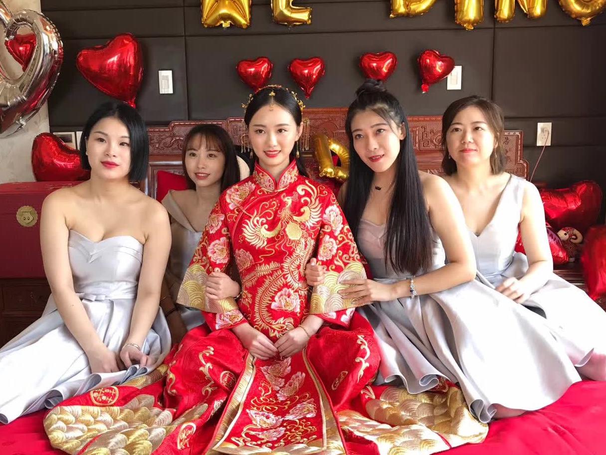 首席化妆师全程跟妆+摄影+亲友妆+白纱