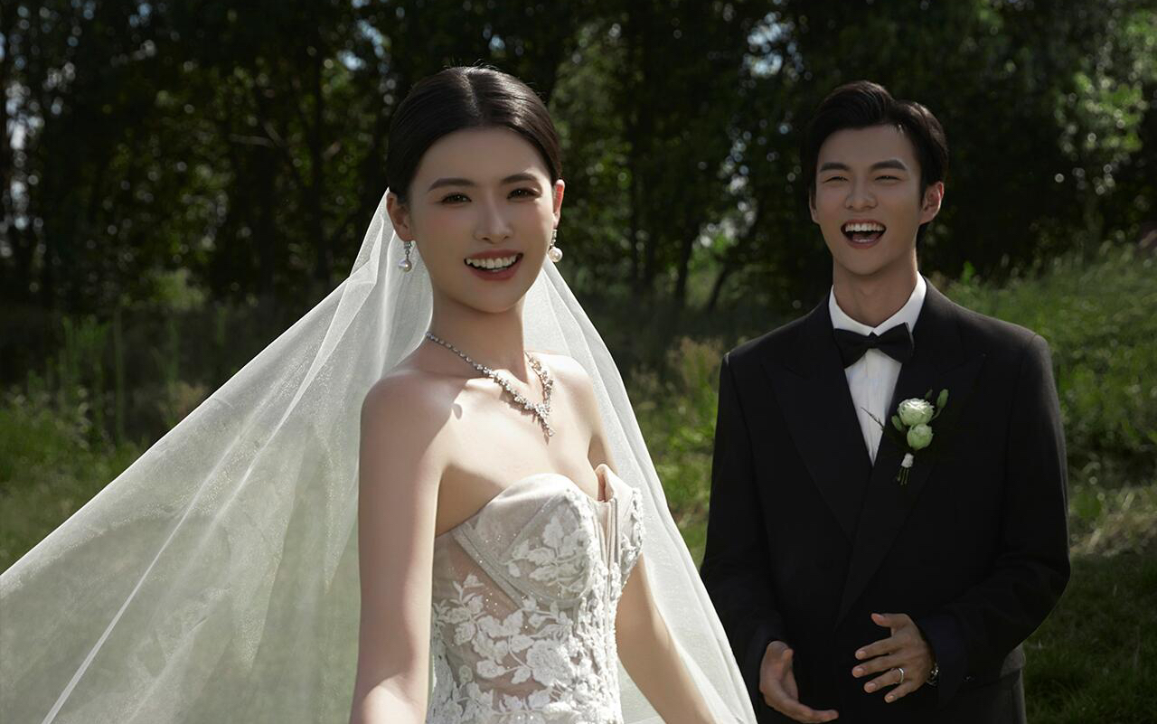 年轻人都喜欢的韩式草坪婚纱照｜超浪漫