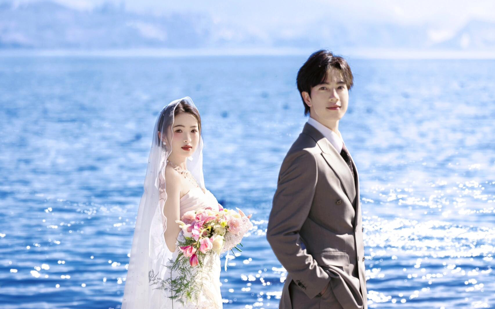 青岛海边婚纱照｜把浪漫写进浪涛里