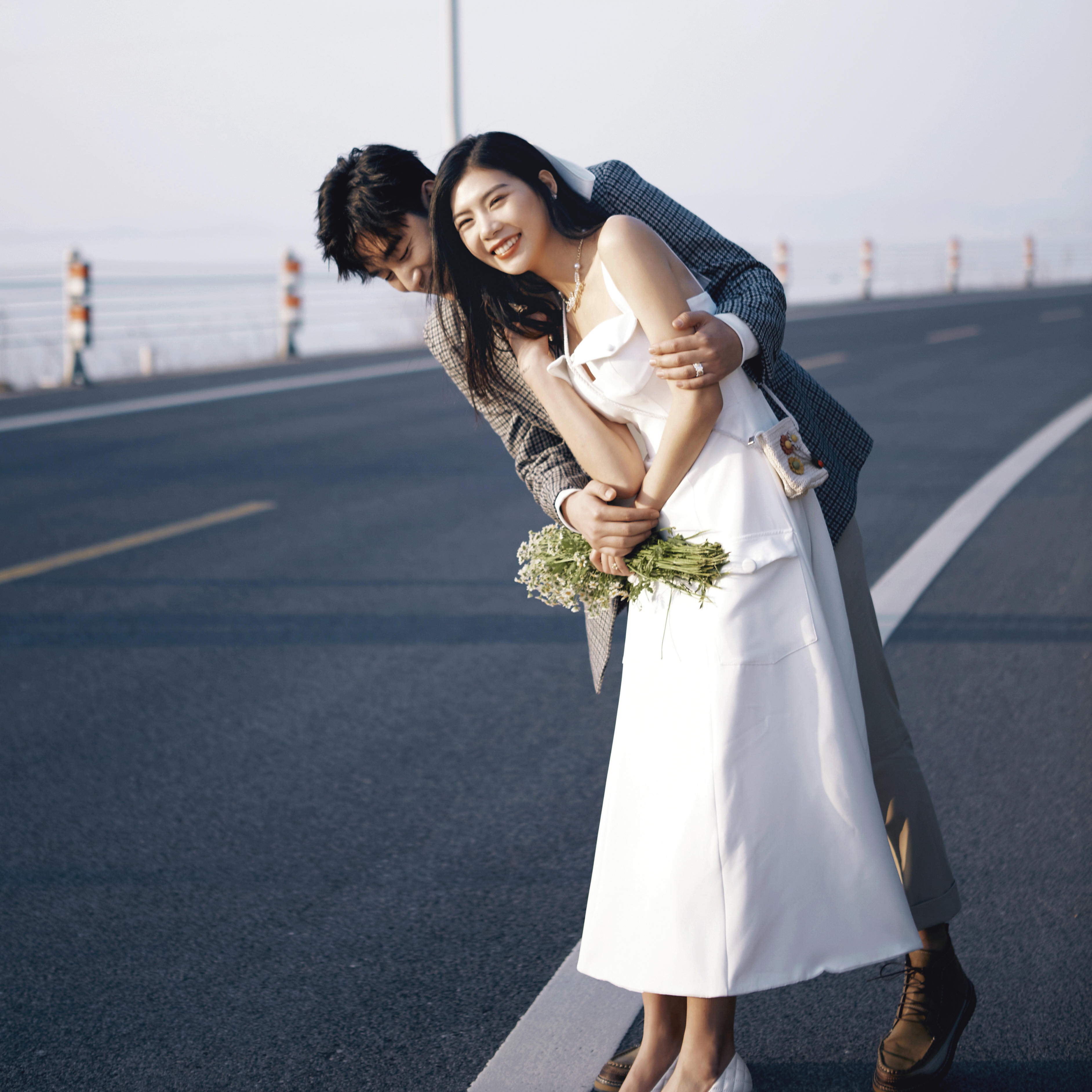【艾玛婚纱摄影】太湖+公路街拍婚纱照