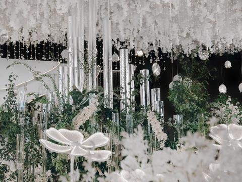 哈尔滨大气白绿高端秀场风格婚礼布置