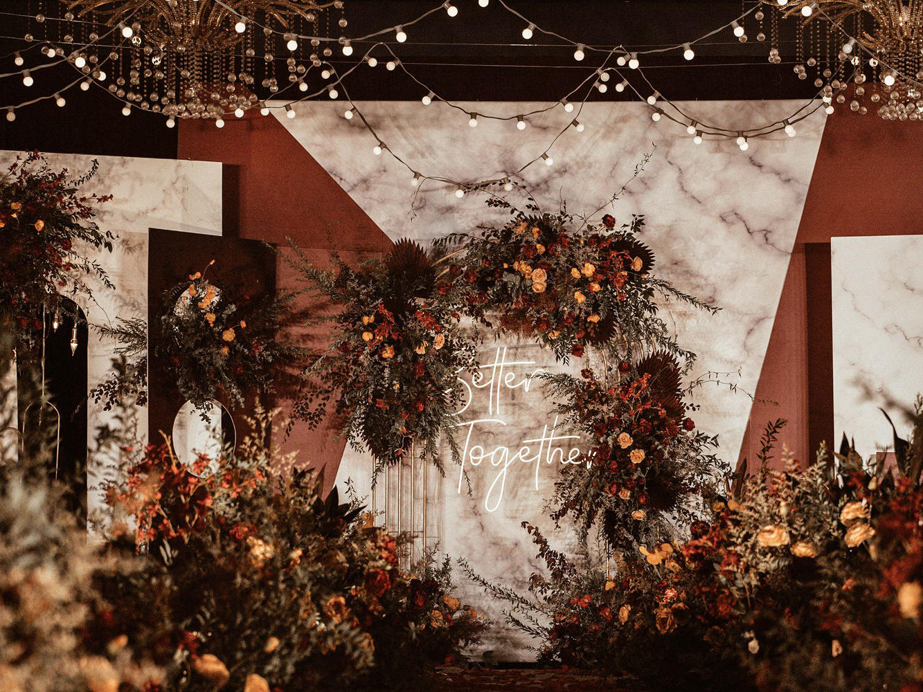 呼和浩特 设计感十足的焦糖复古红婚礼