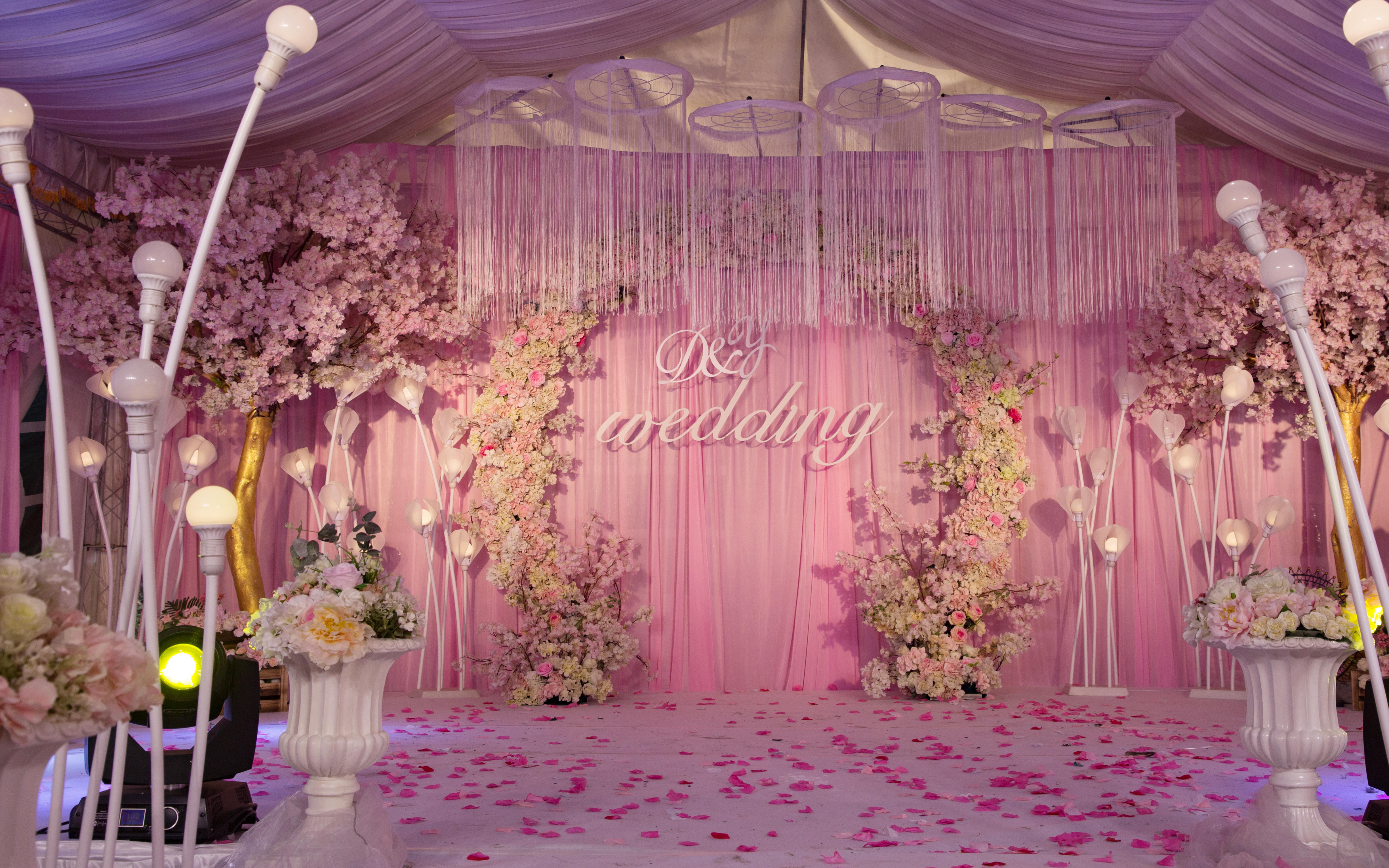 梦幻公主风粉色系室内婚礼