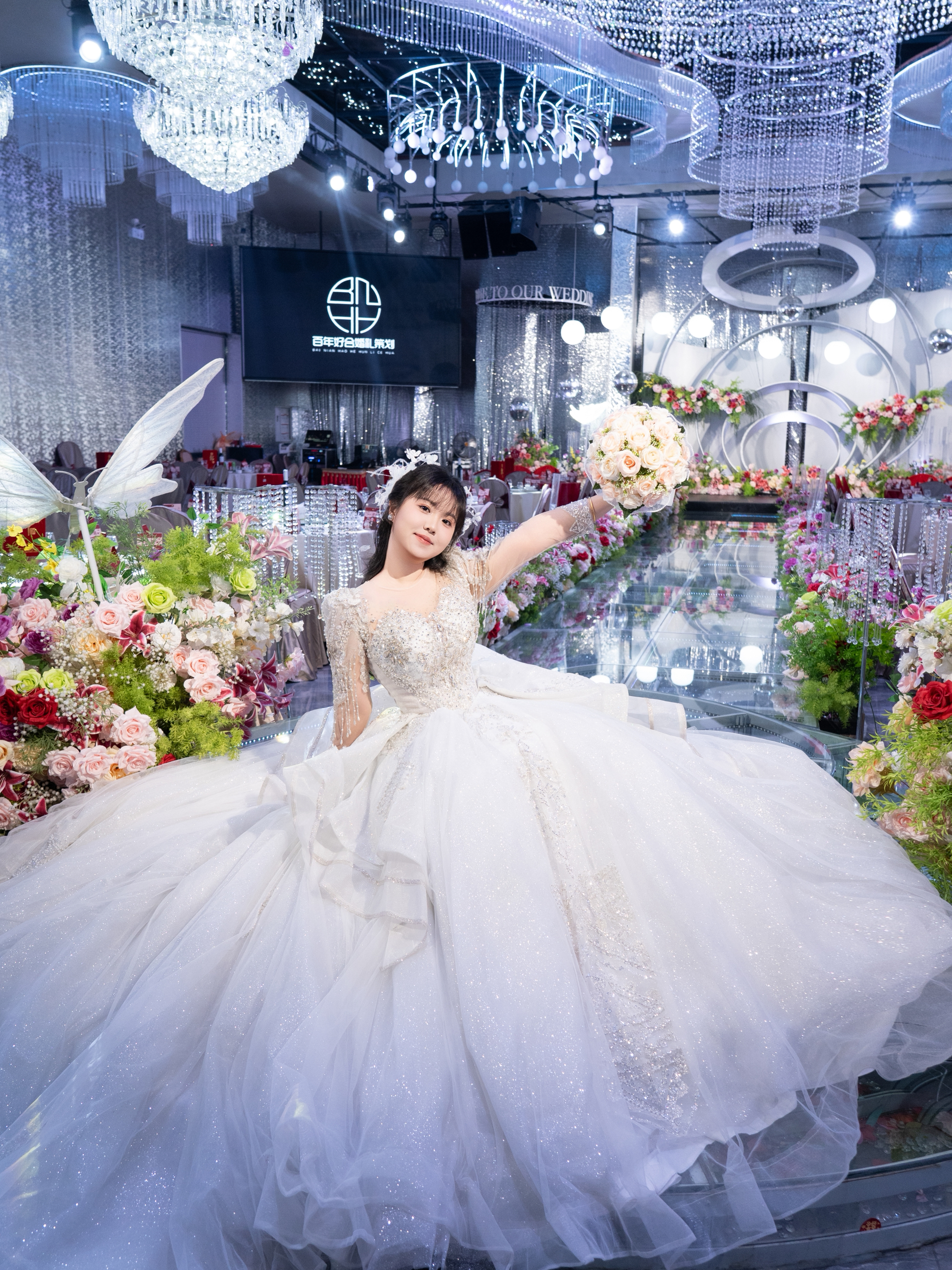 韩式减龄少女妆造半披发主纱造型