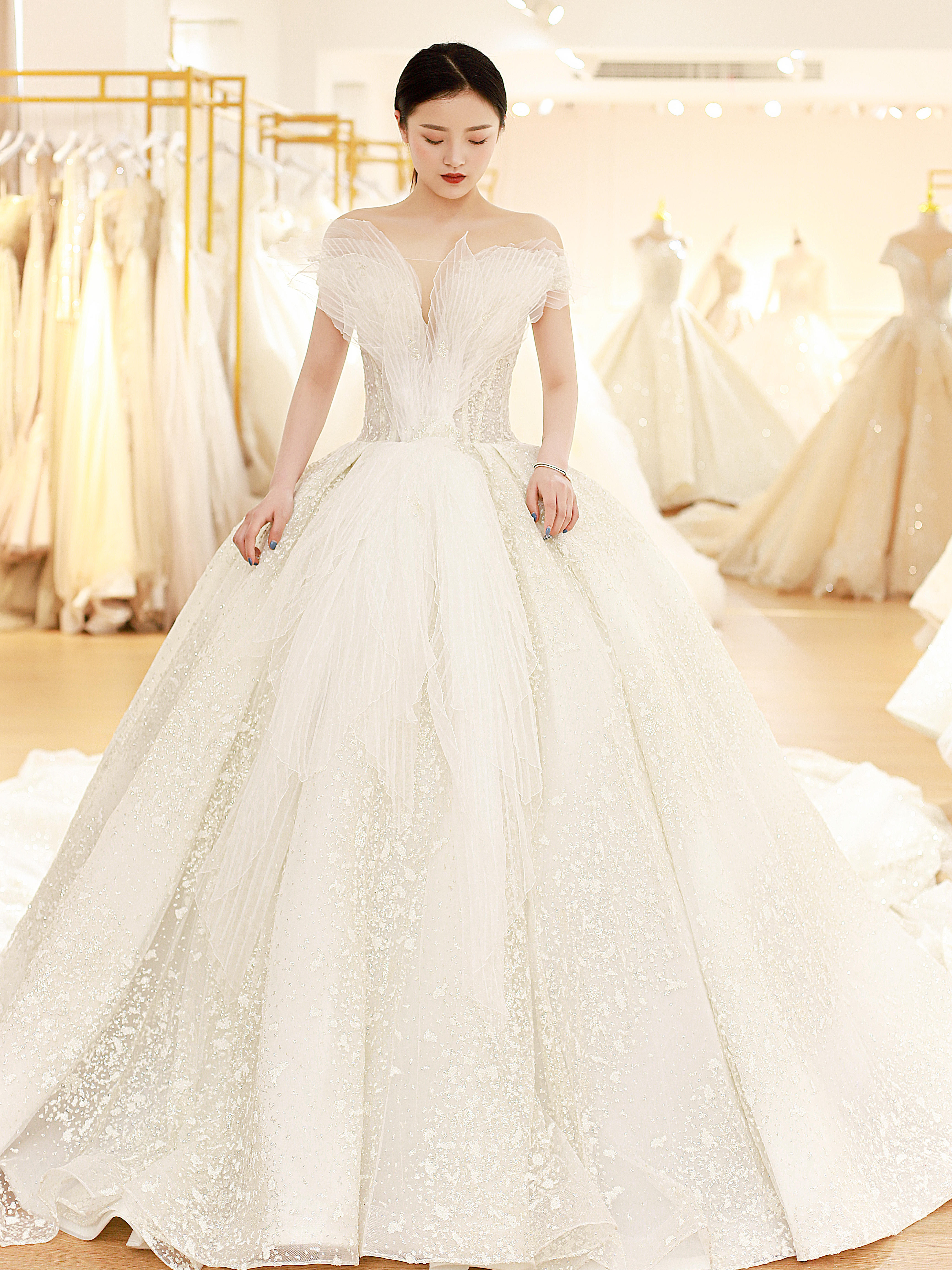 B区婚纱礼服跟妆三件套餐