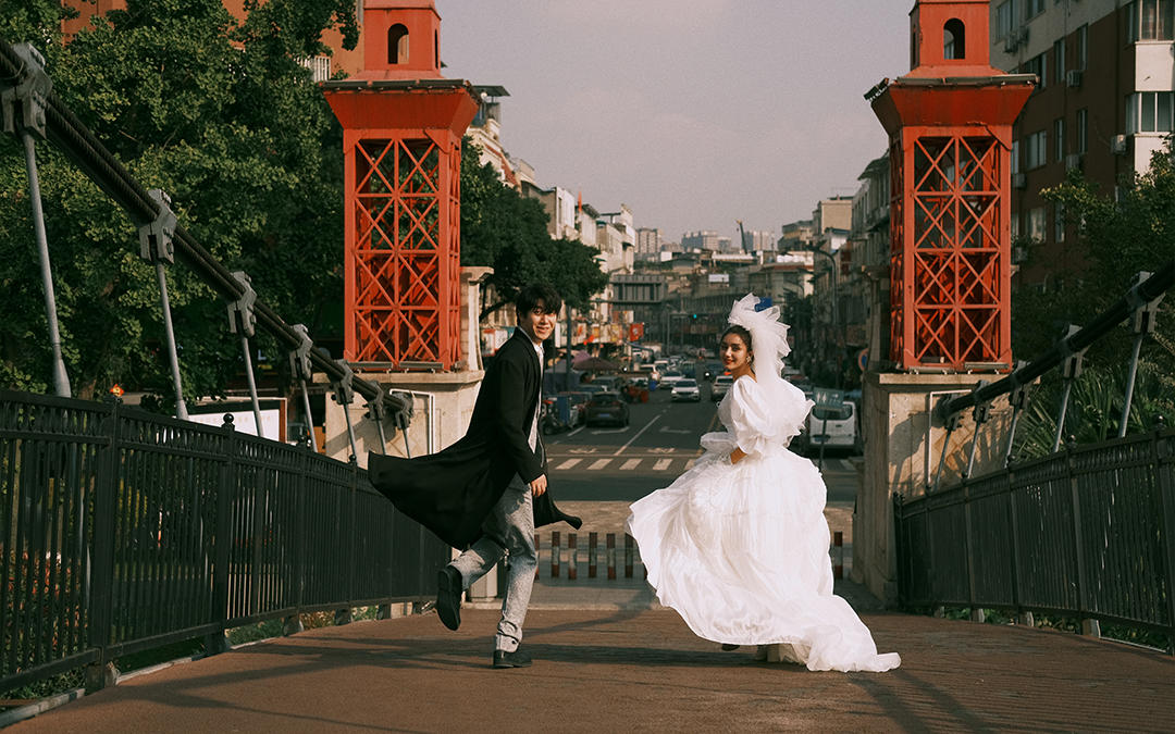 当婚纱照遇上复古港风是一种什么样的体验
