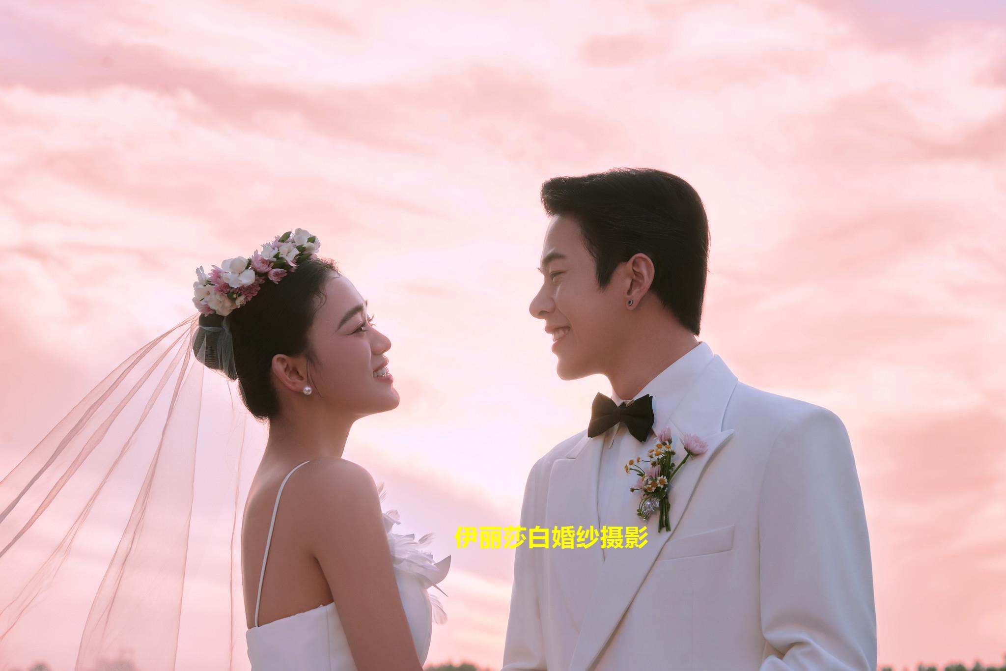 拍婚纱照3888套餐有跟妆+秀和+礼服 4699