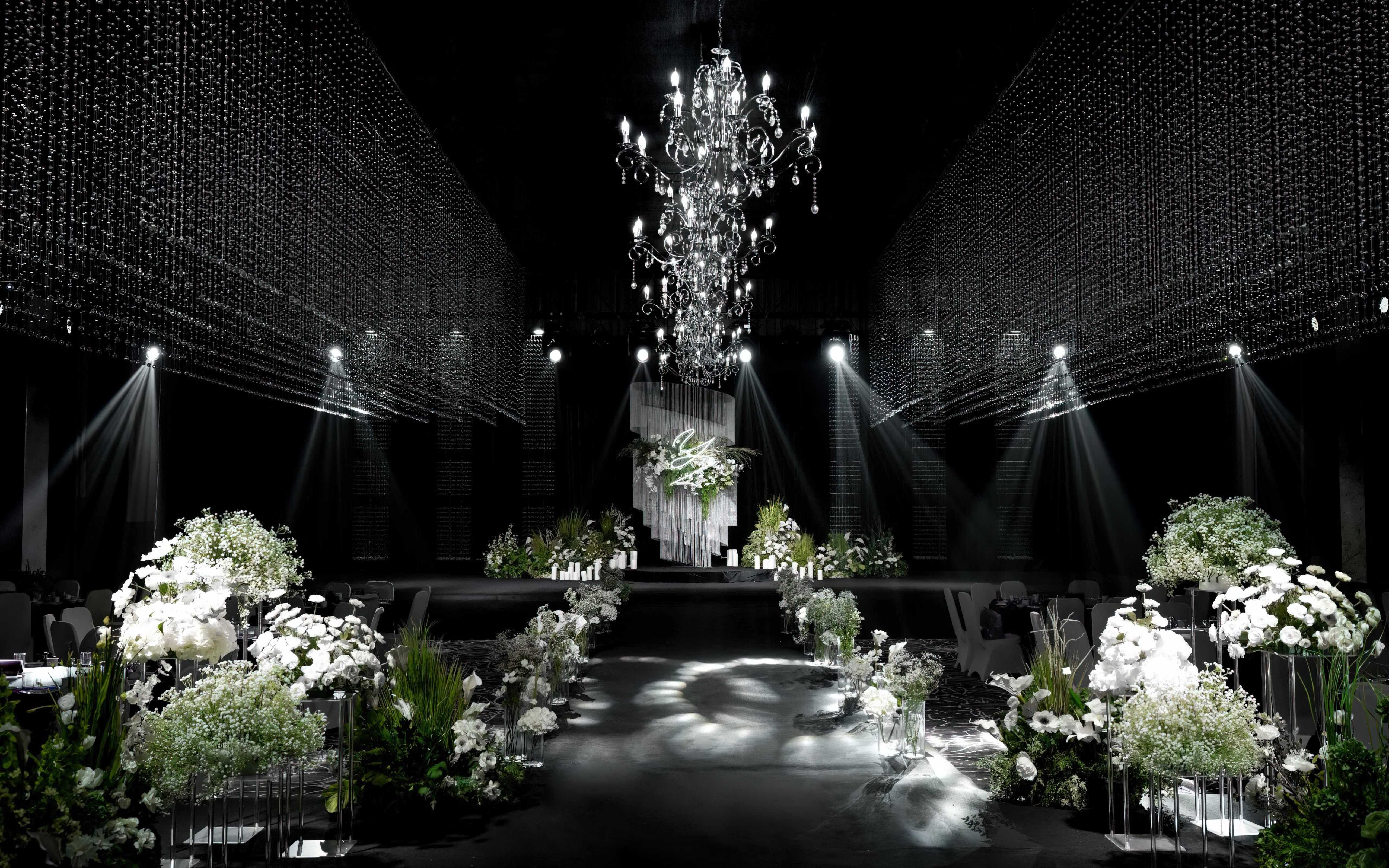 黑底水晶顶｜这才是韩式婚礼的 “顶流” 吧