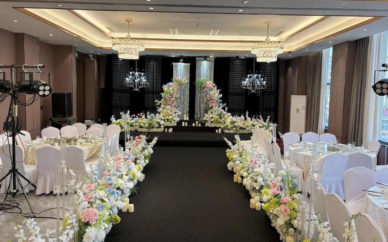 清新手捧的粉白婚礼