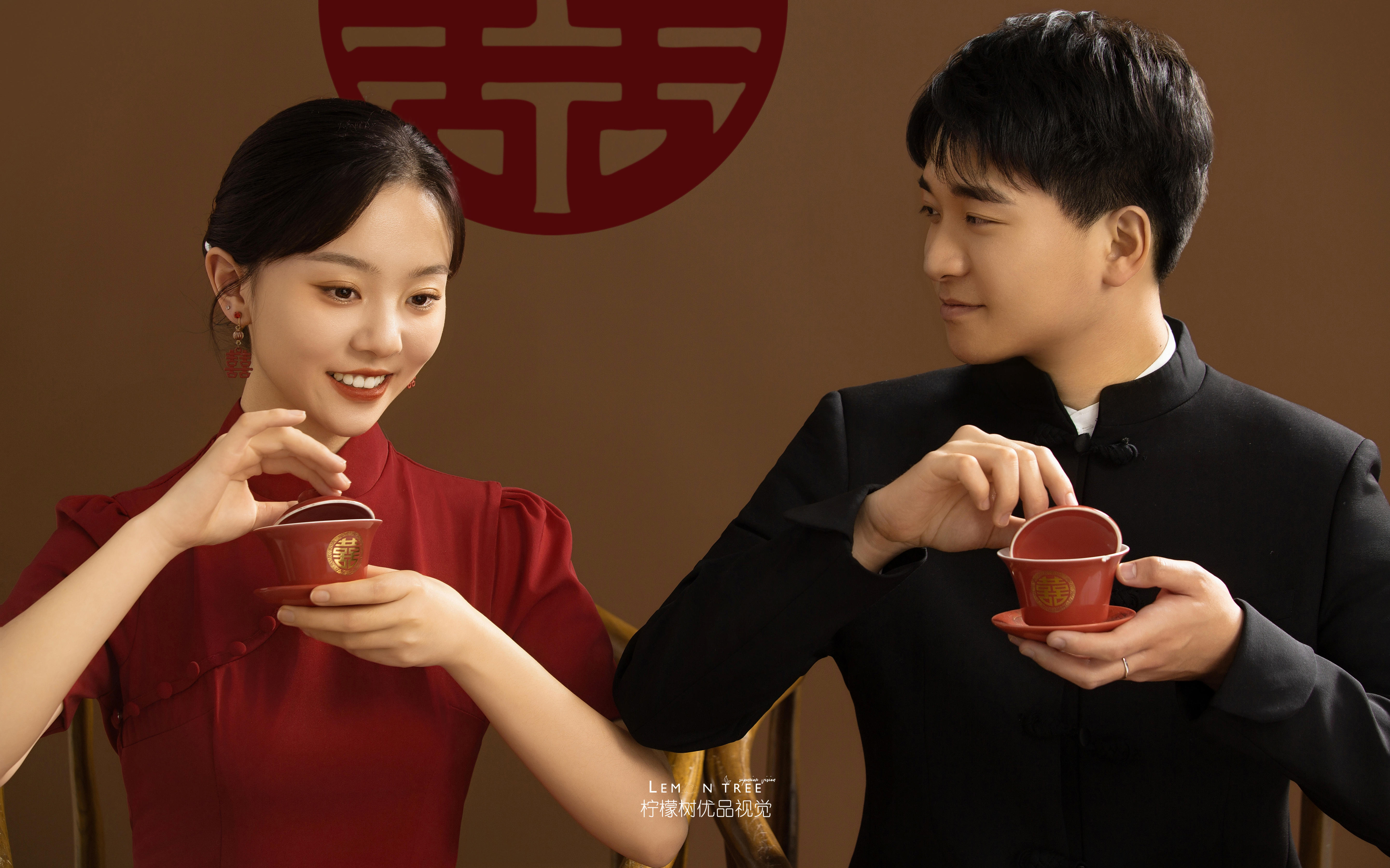 中式囍嫁婚纱照成为了众多新人追求浪漫与经典