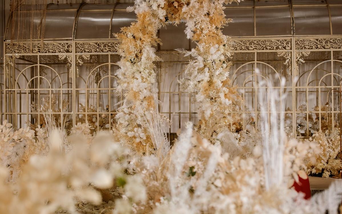 简约轻奢的香槟金，是低调的华丽—衬托你今天的气质