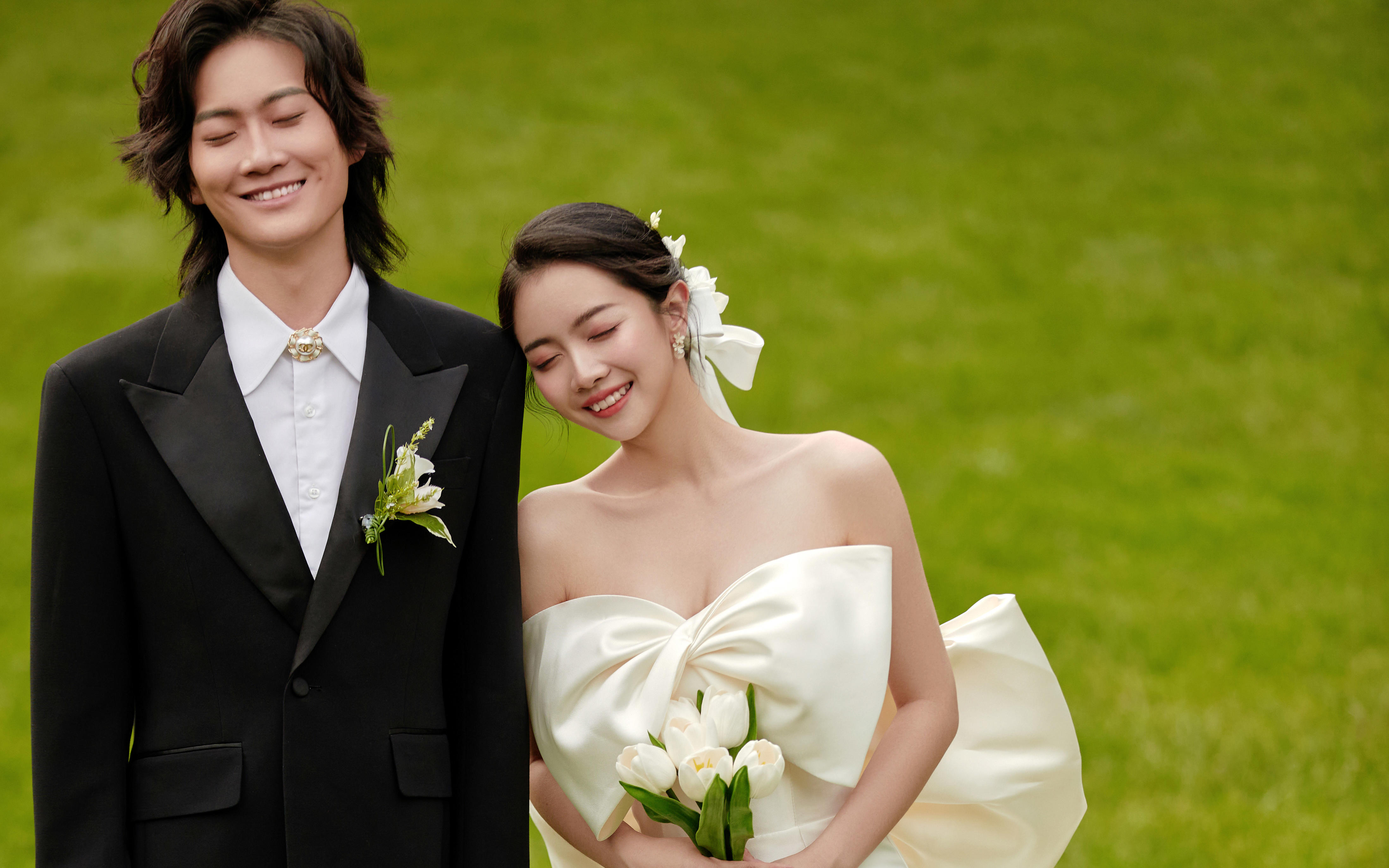 心跳預警??美到犯規(guī)的森系草坪婚紗照