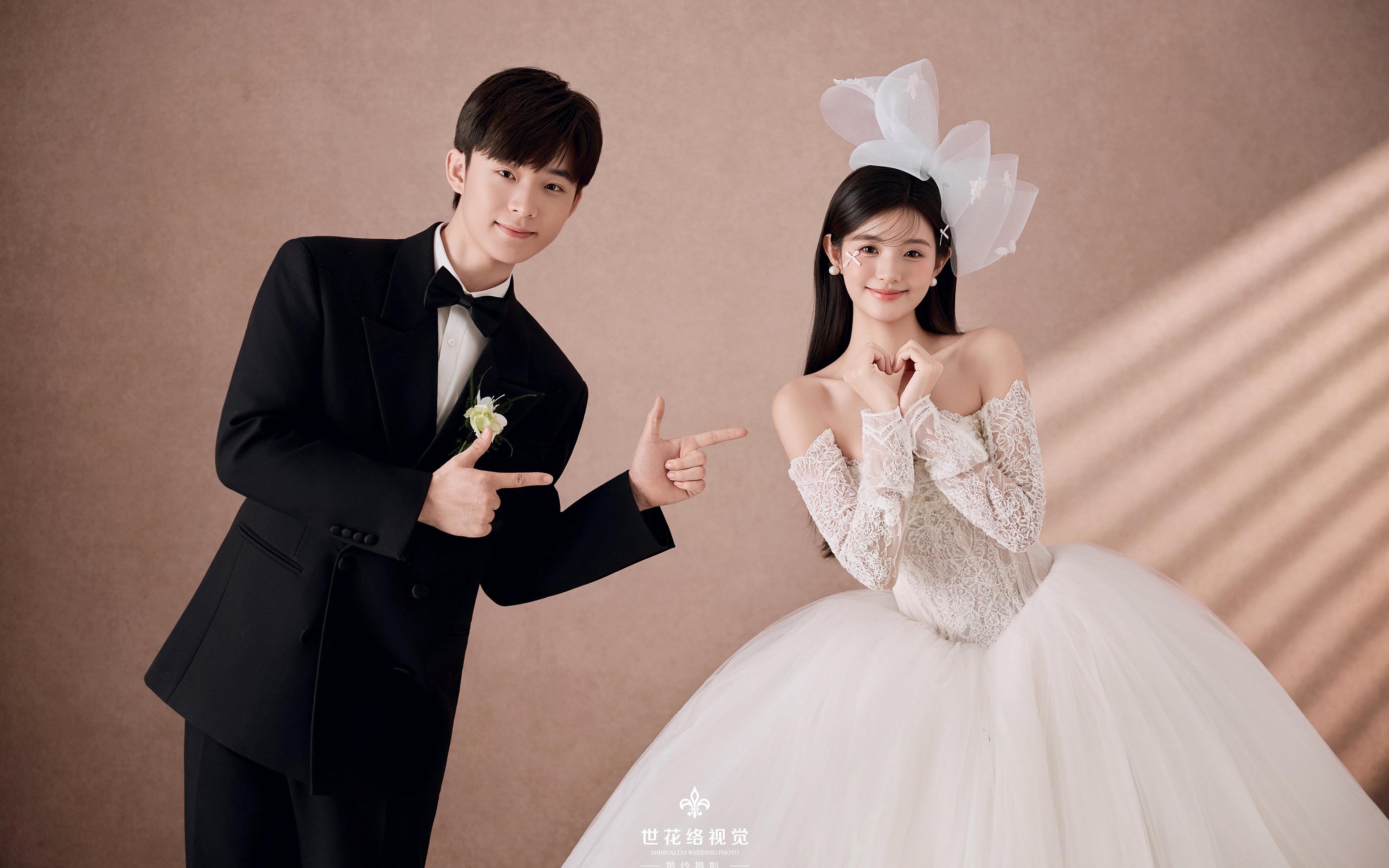 室内光影婚纱照✨真的好喜欢这种简约浪漫感