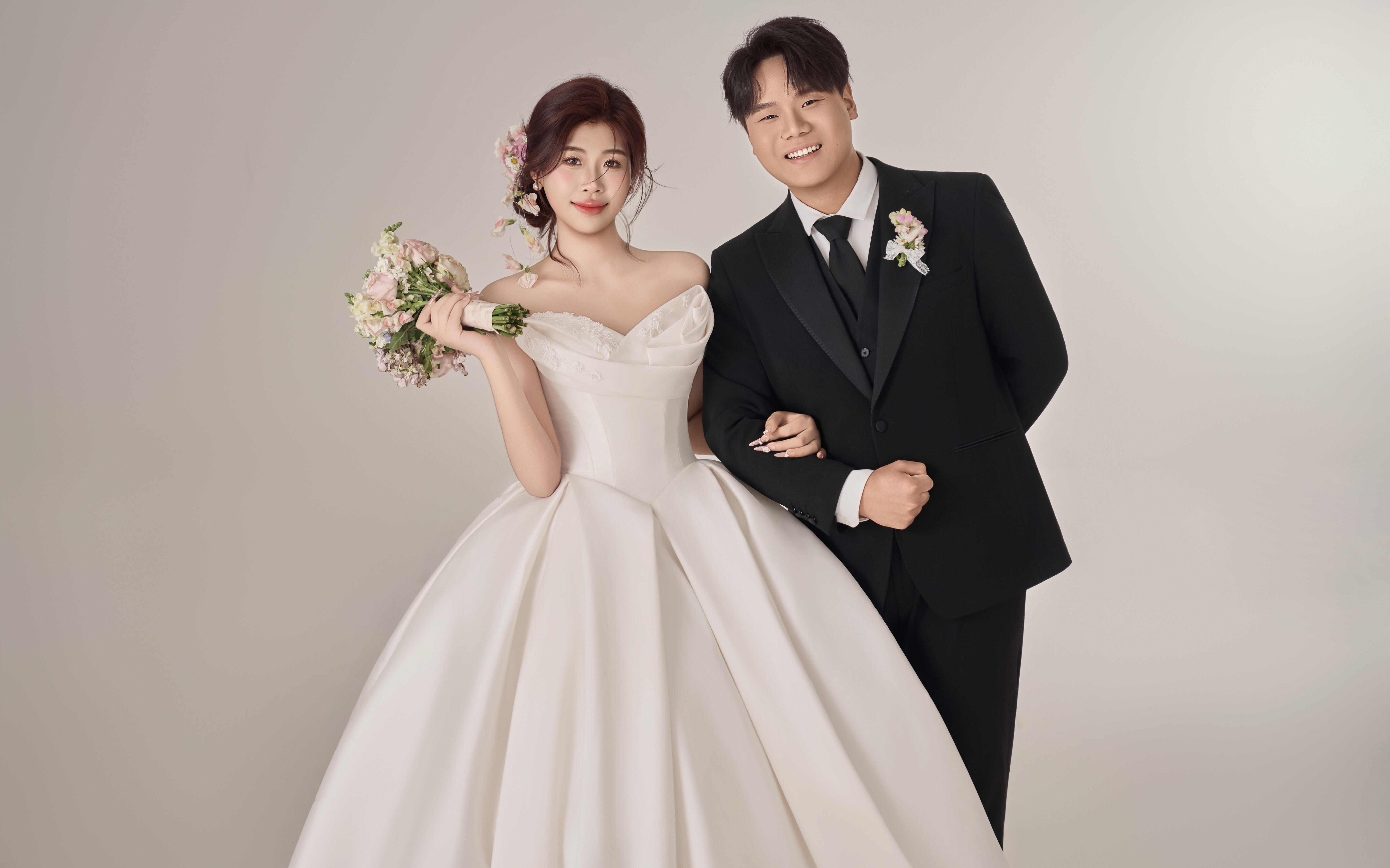 少女感極簡抹胸婚紗照誰看了不心動啊