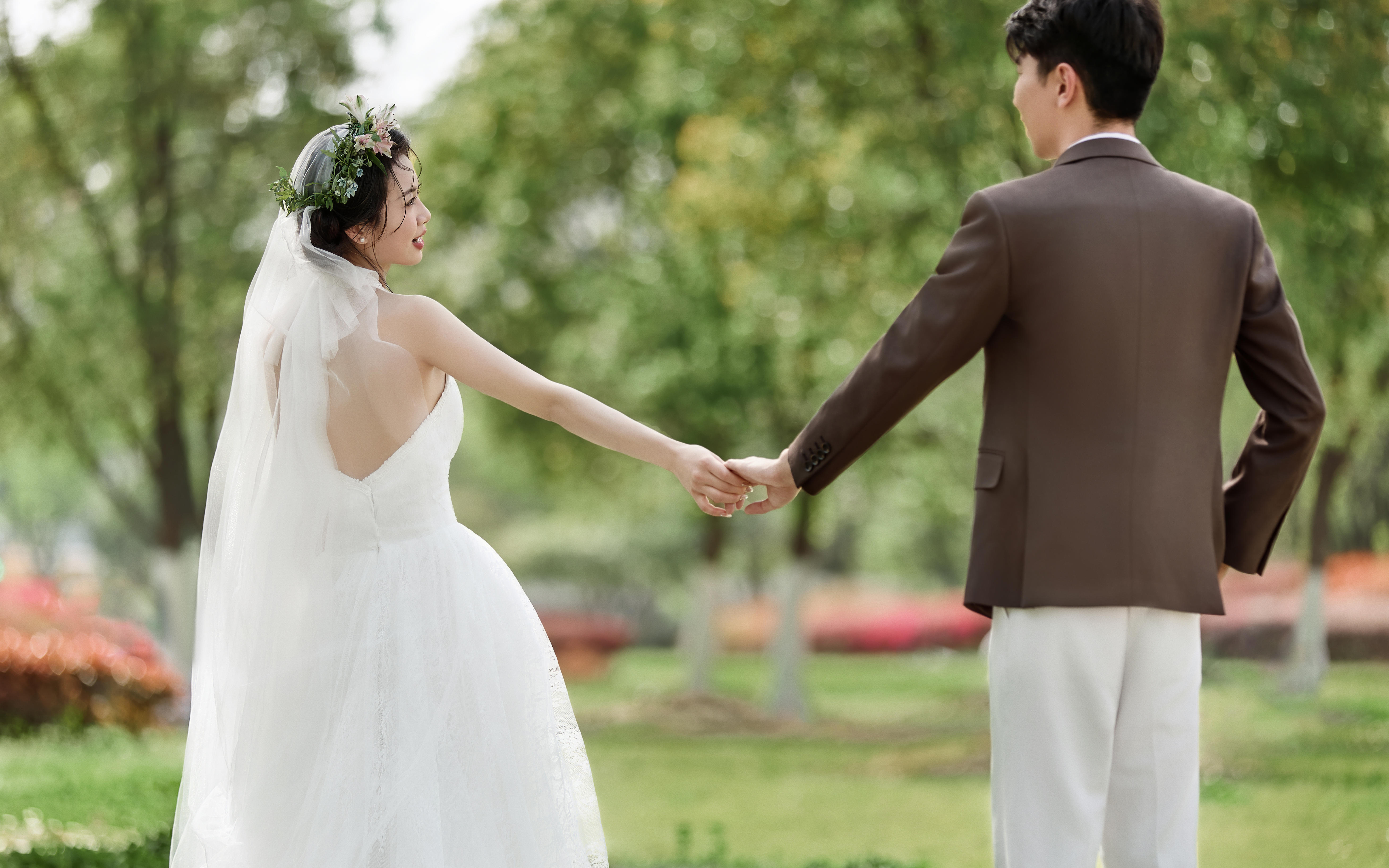 森系草坪婚纱照🍃与春日的温柔撞个满怀