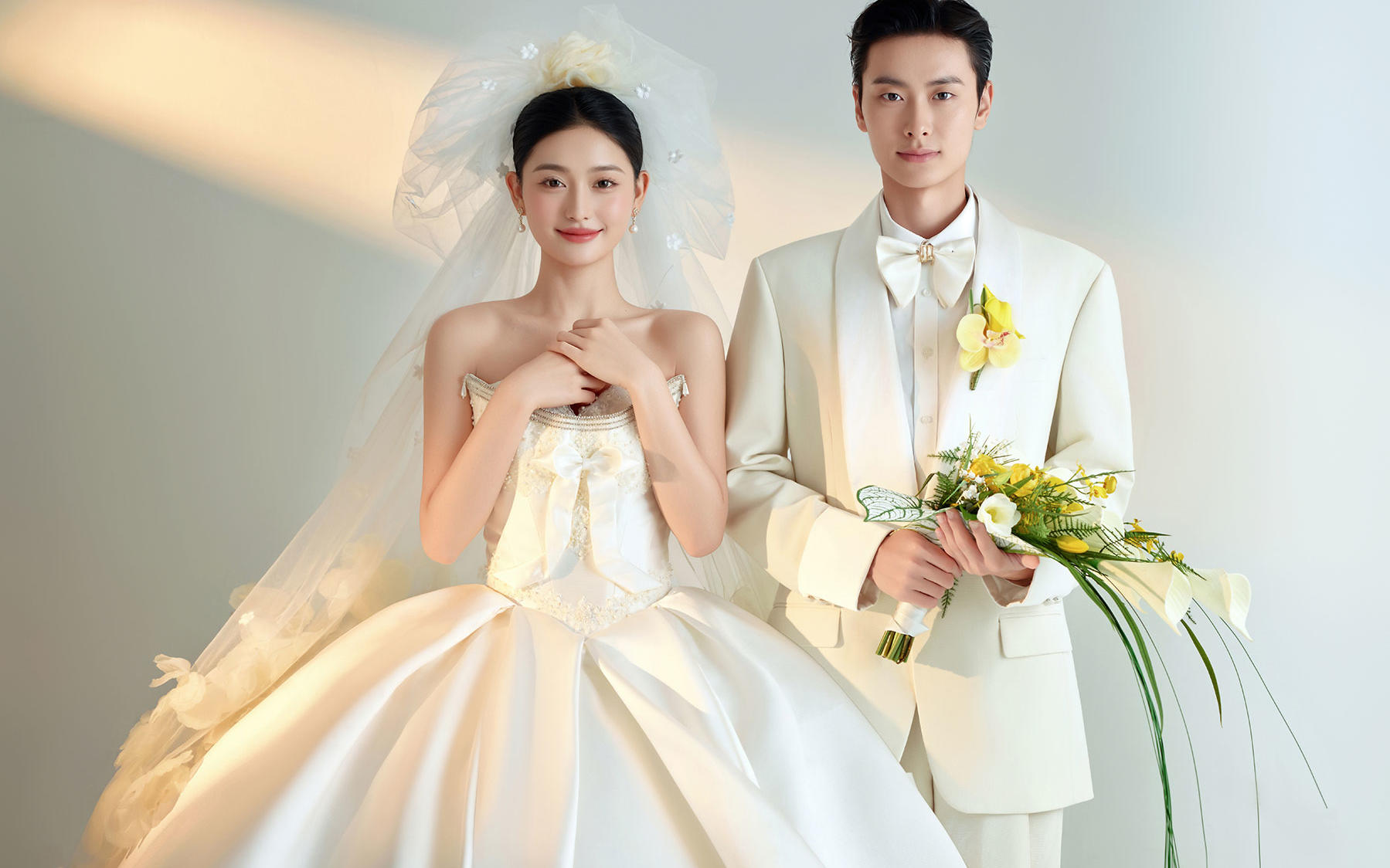 简约光影婚纱照，他轻靠的温柔漫成甜💛