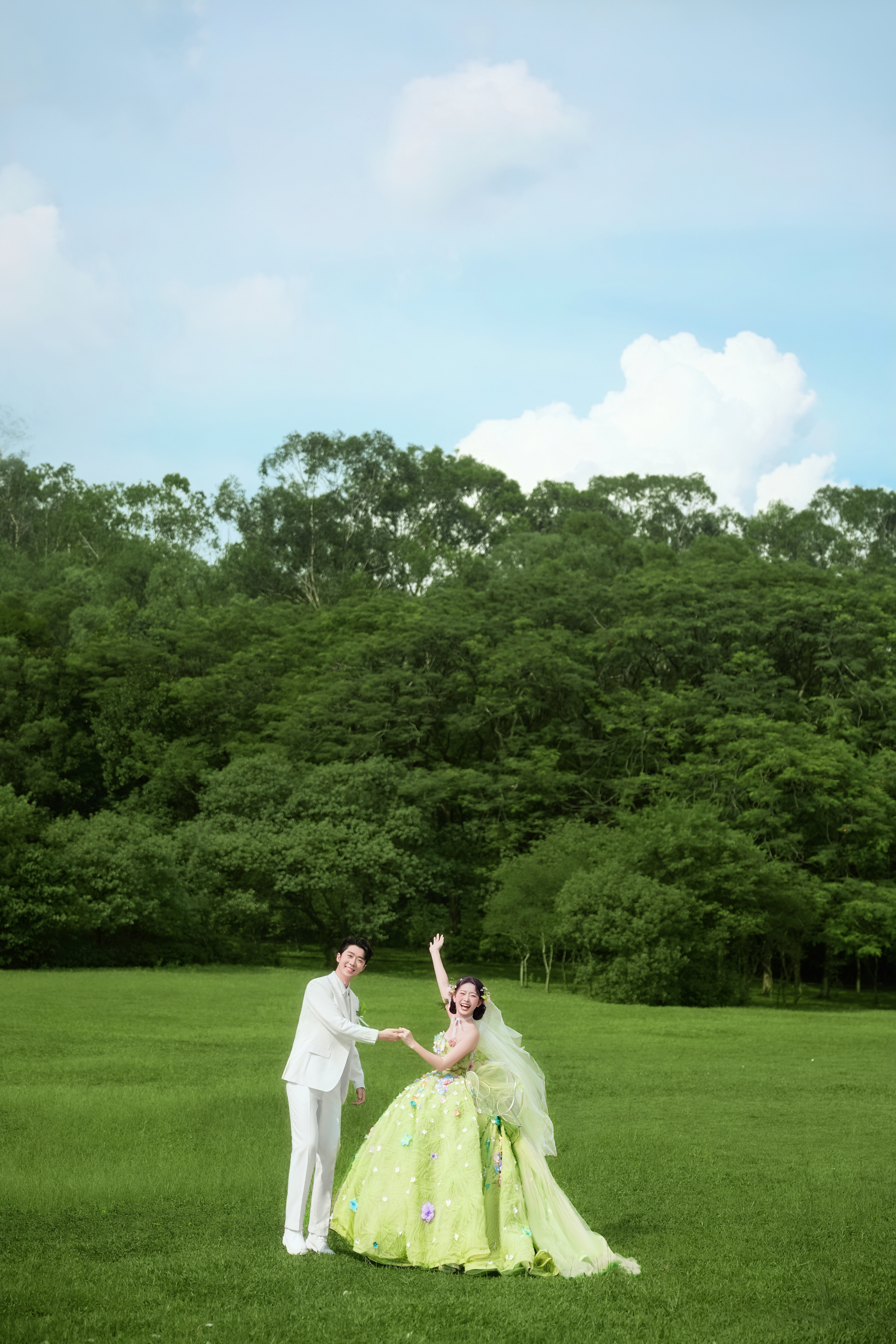 🍃闯进童话森林！我们的绿野仙踪婚纱照成真了！