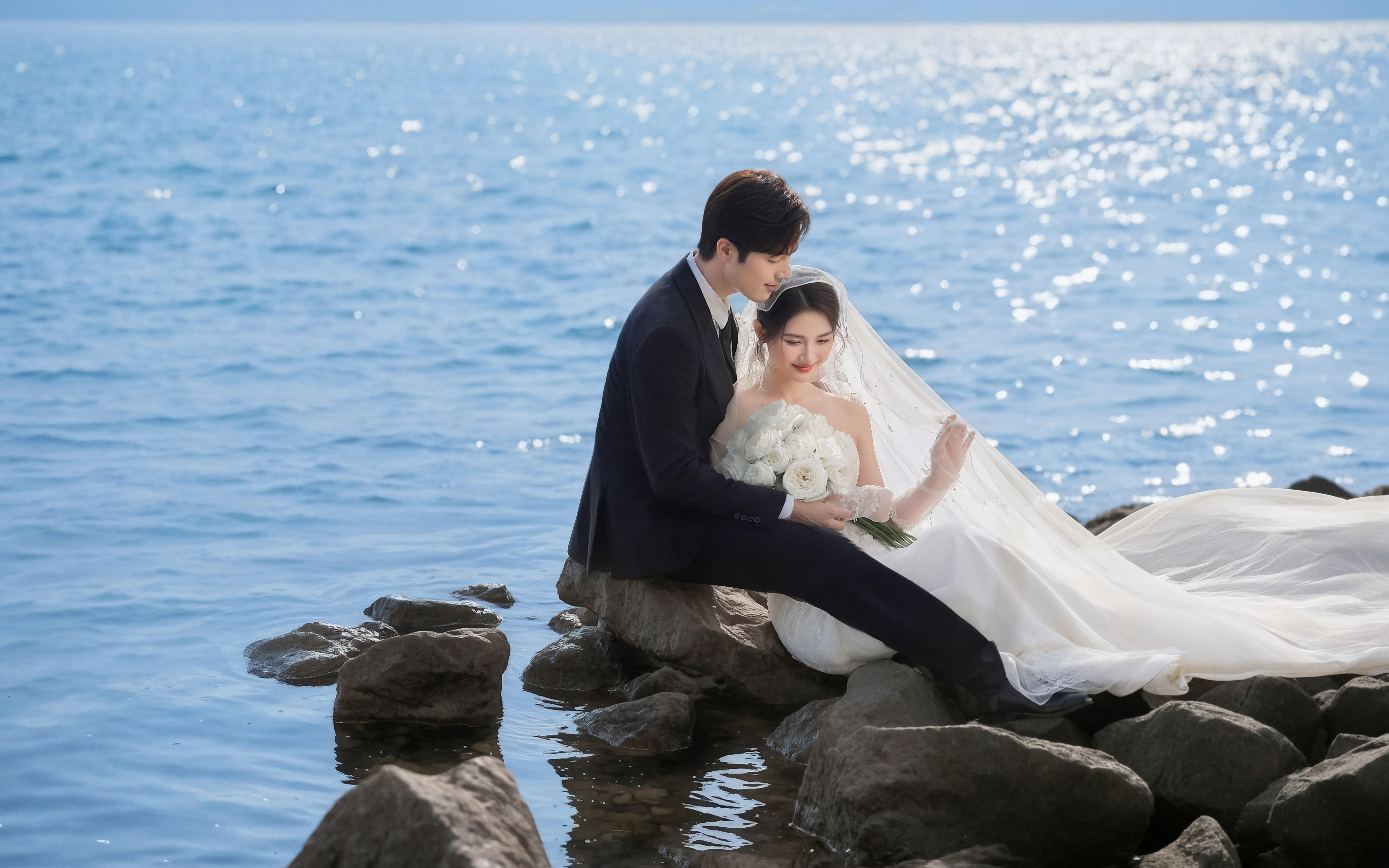 定格瞬間的溫柔與永恒｜海景礁石婚紗照