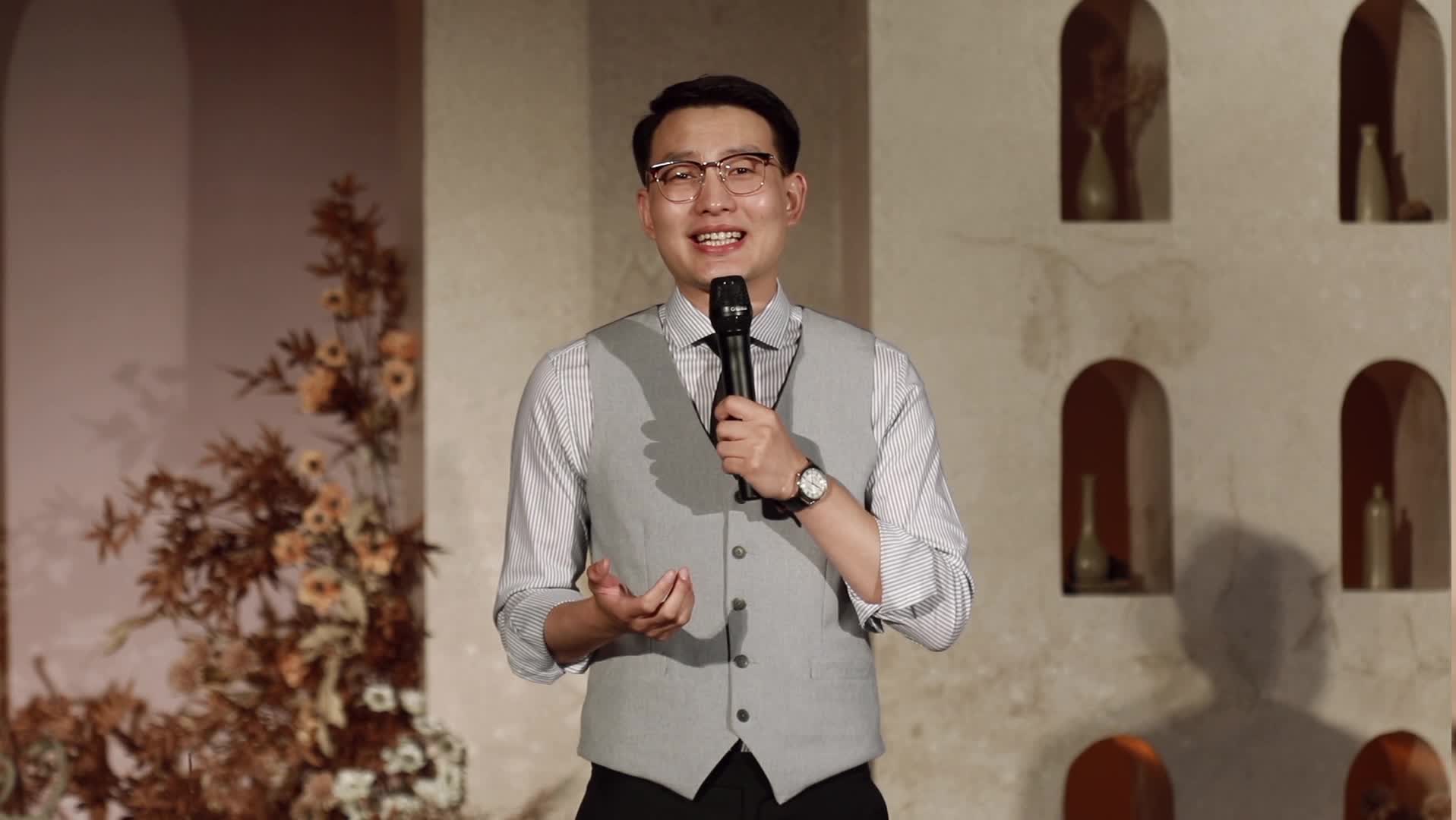 这样的主持 更像朋友拉近你我